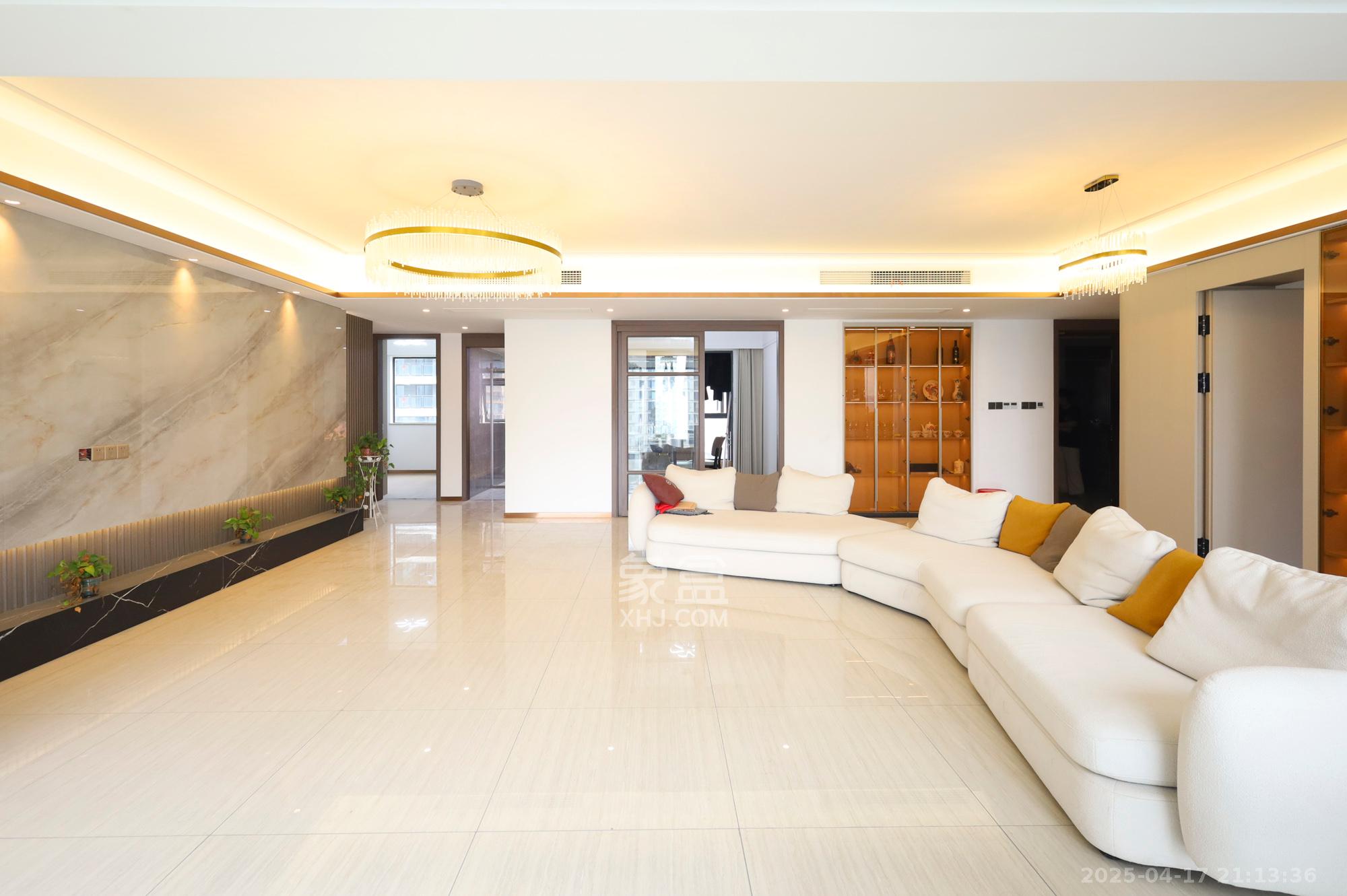 长沙万境潇湘 5室2厅2卫 298.6万 长沙万境潇湘 5室2厅2卫 298.6万客厅