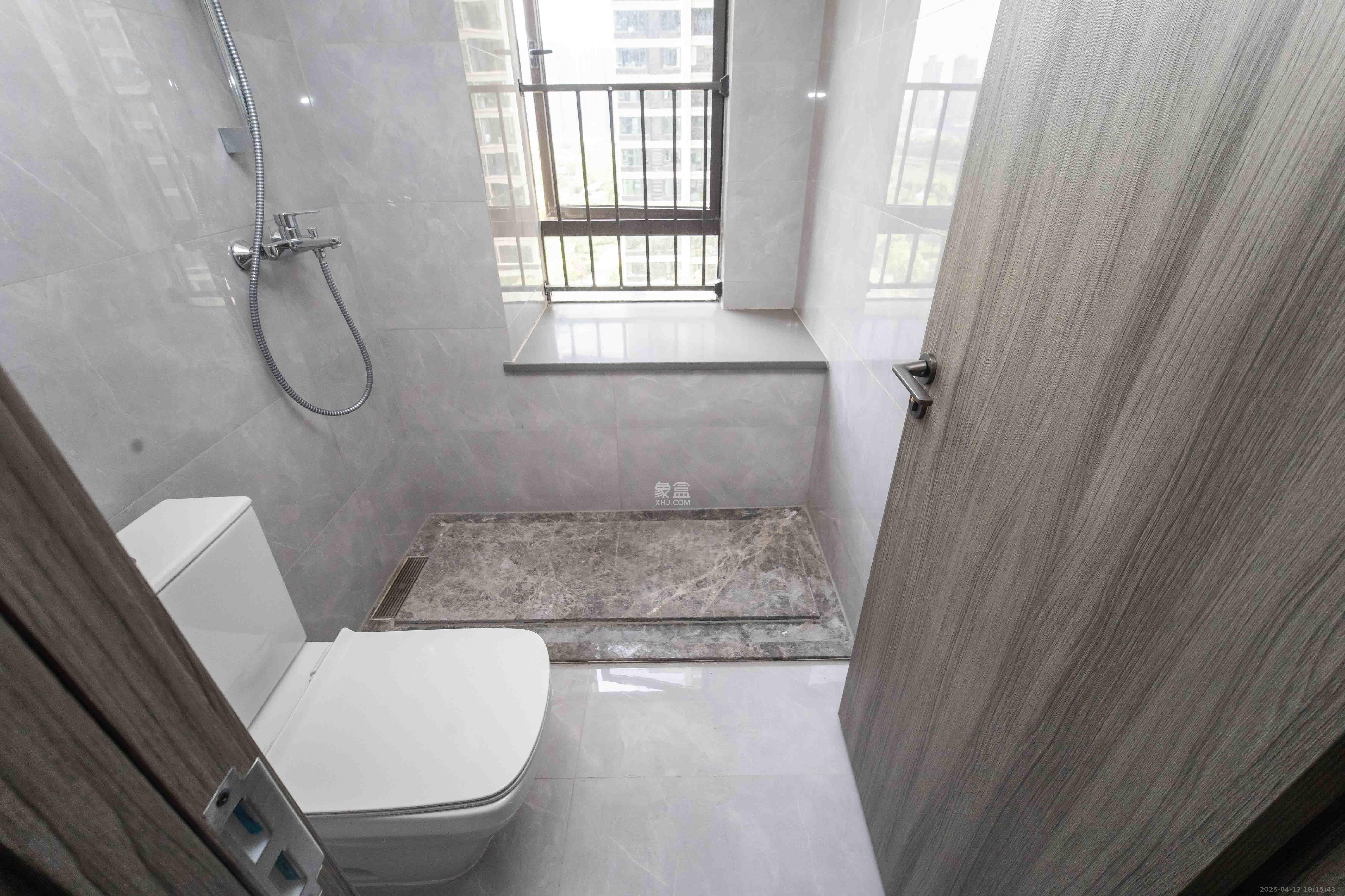 德奥悦东方 4室2厅2卫 228.0万 德奥悦东方 4室2厅2卫 228.0万卫生间