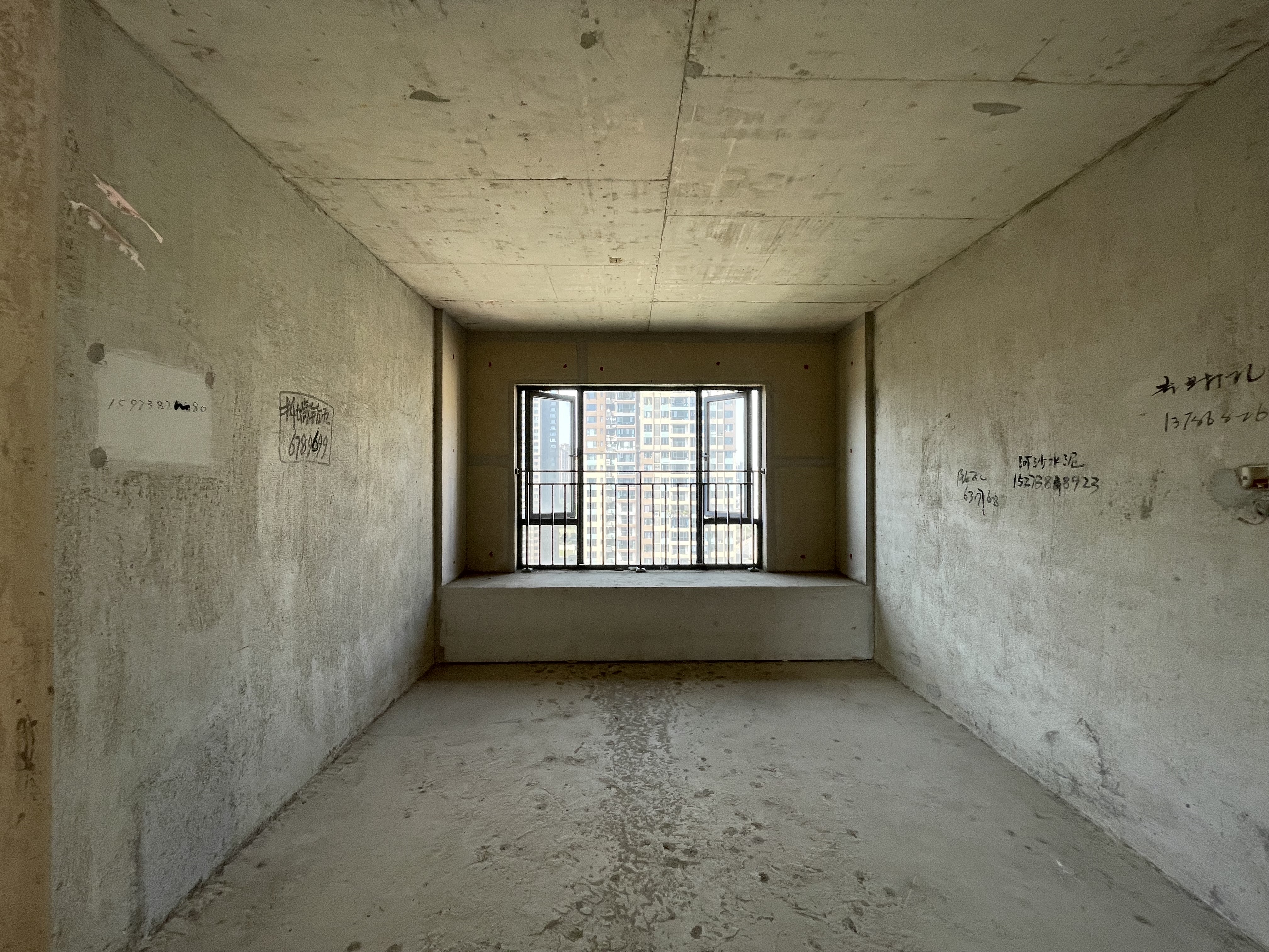 宁邦中心(文华里) 5室2厅2卫 100.0万 宁邦中心(文华里) 5室2厅2卫 100.0万客厅