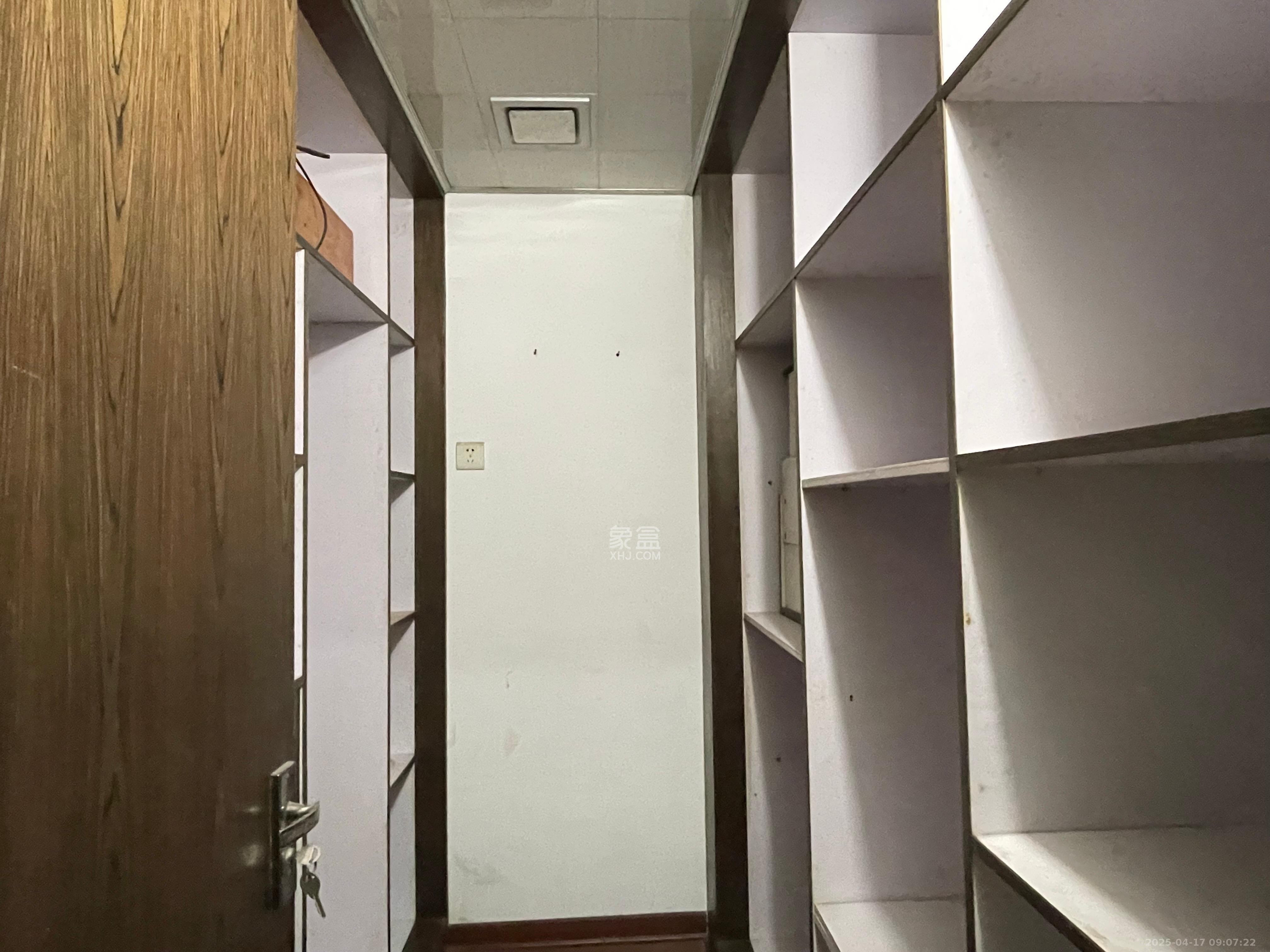 咸嘉新村嘉旺苑  3室2厅1卫    2500.0元/月室内图