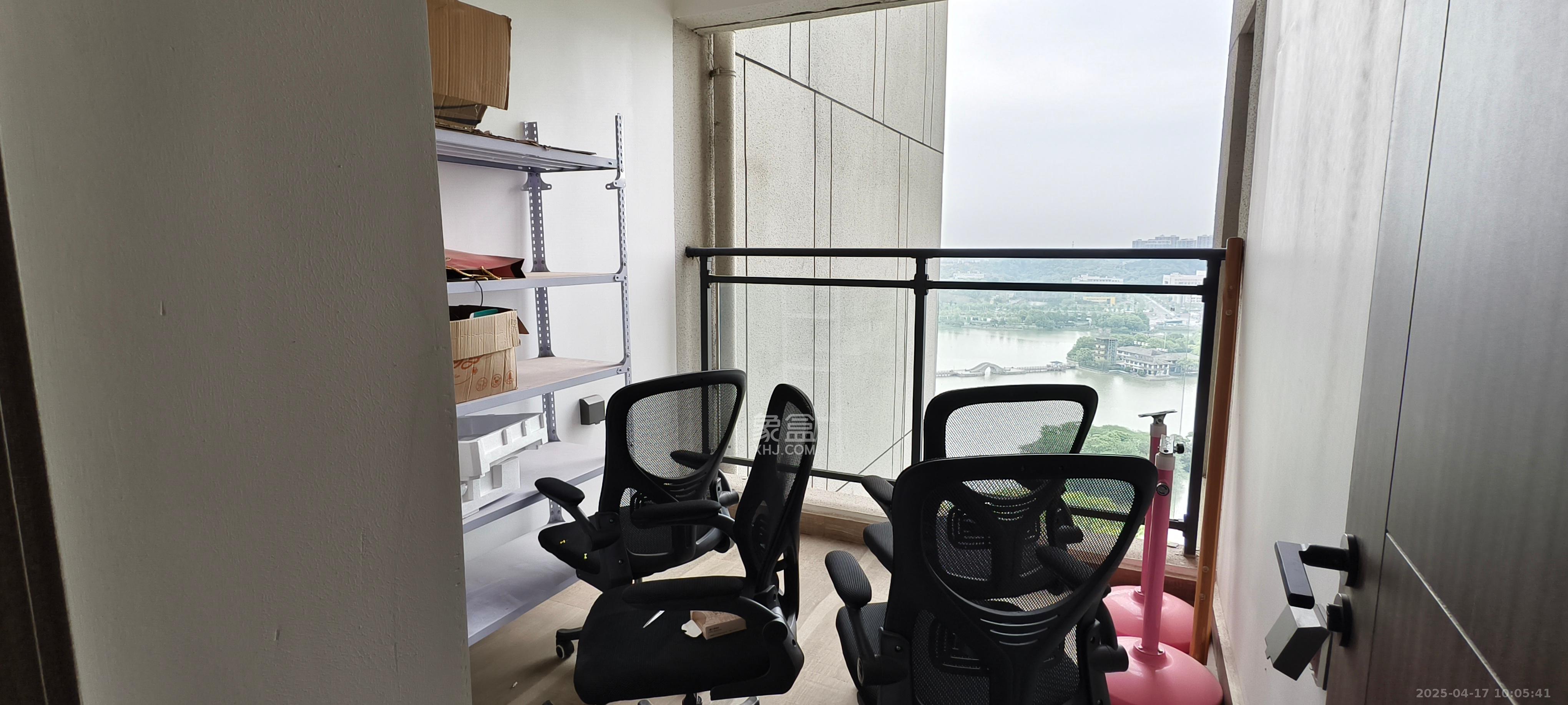 绿地V岛 4室2厅2卫 3800.0元/月 绿地V岛 4室2厅2卫 3800.0元/月室内图