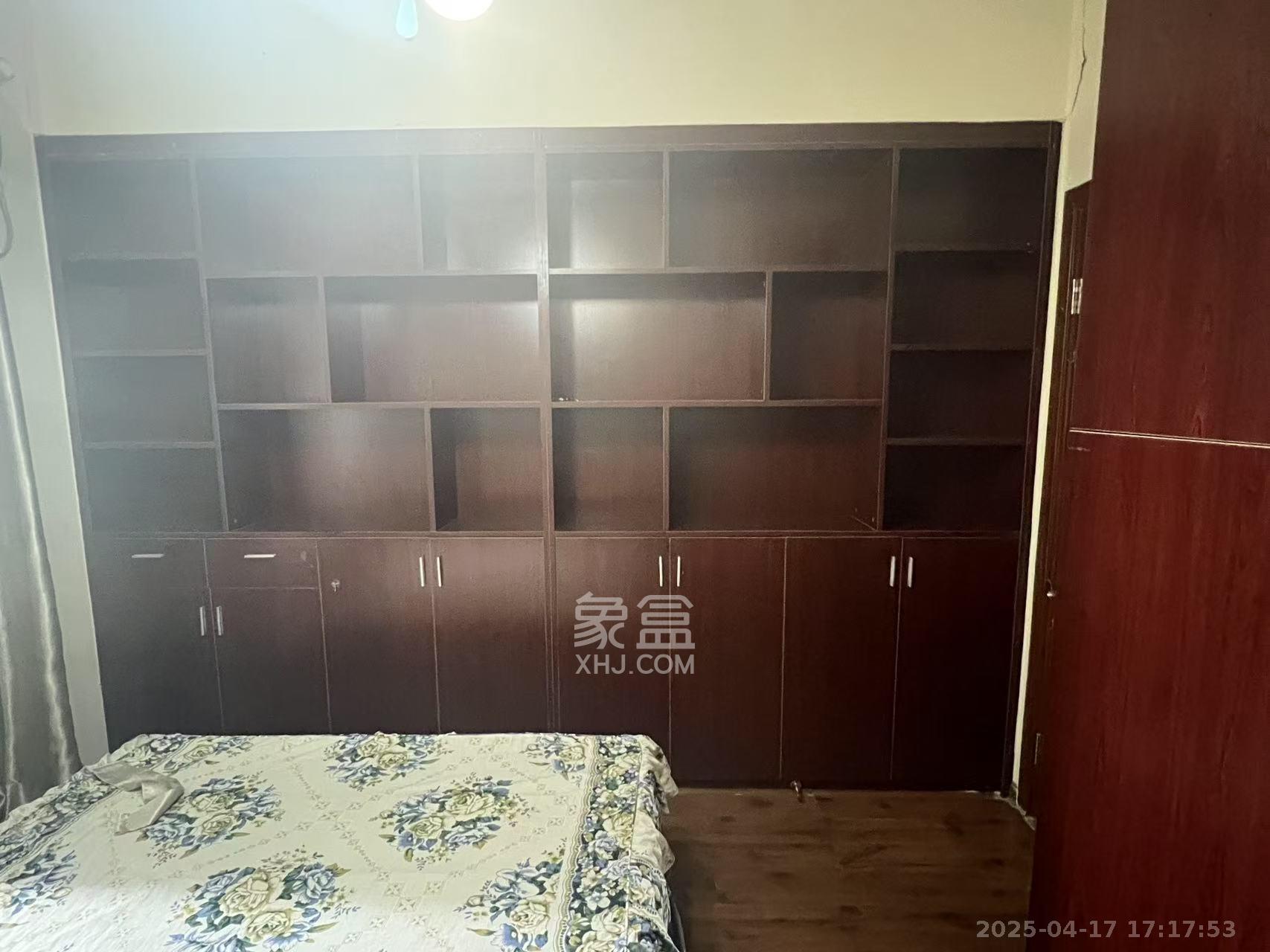 上庭苑  3室2厅2卫   2400.00元/月室内图