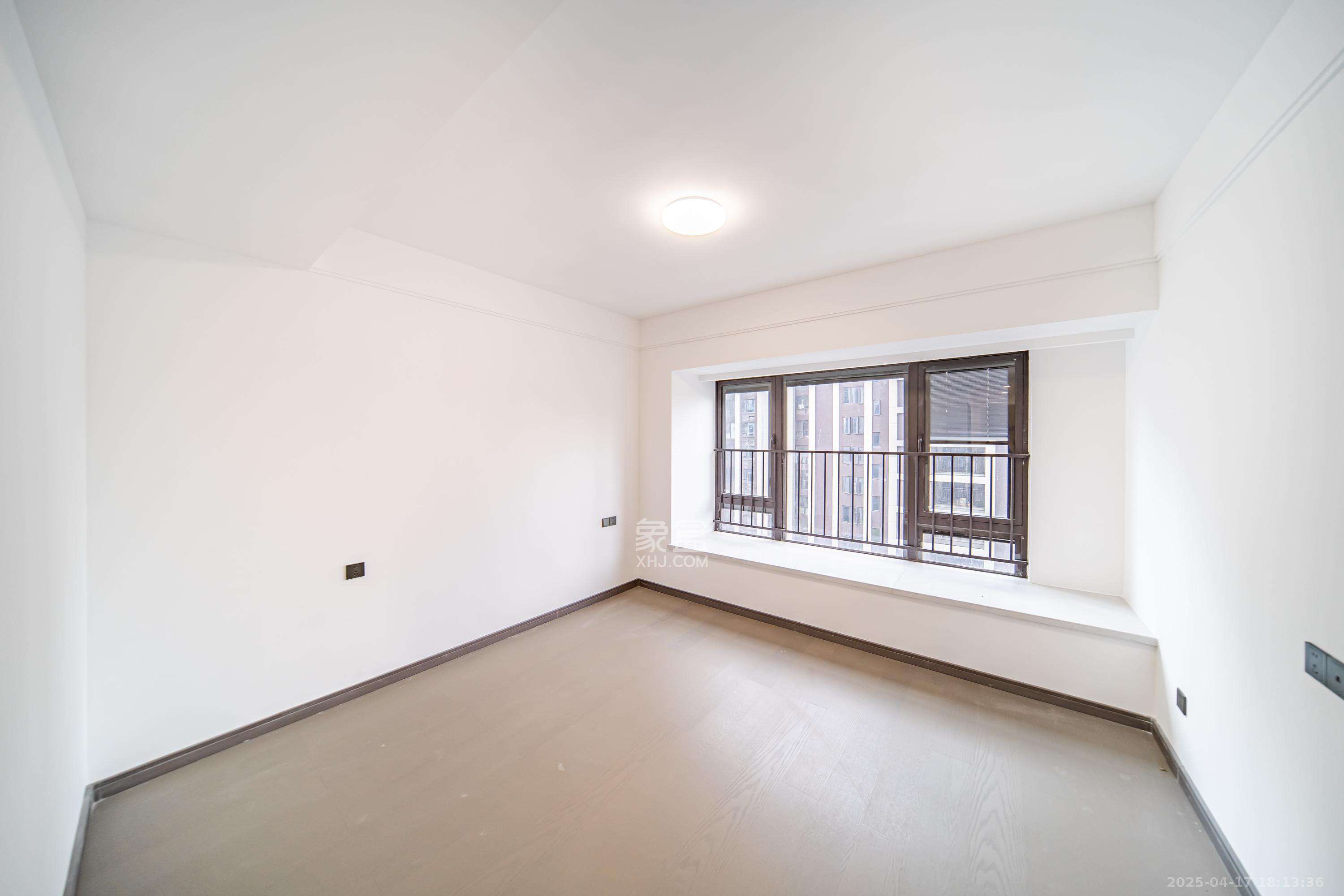 旭辉国宸府  4室2厅2卫    216.0万 旭辉国宸府  4室2厅2卫    216.0万卧室