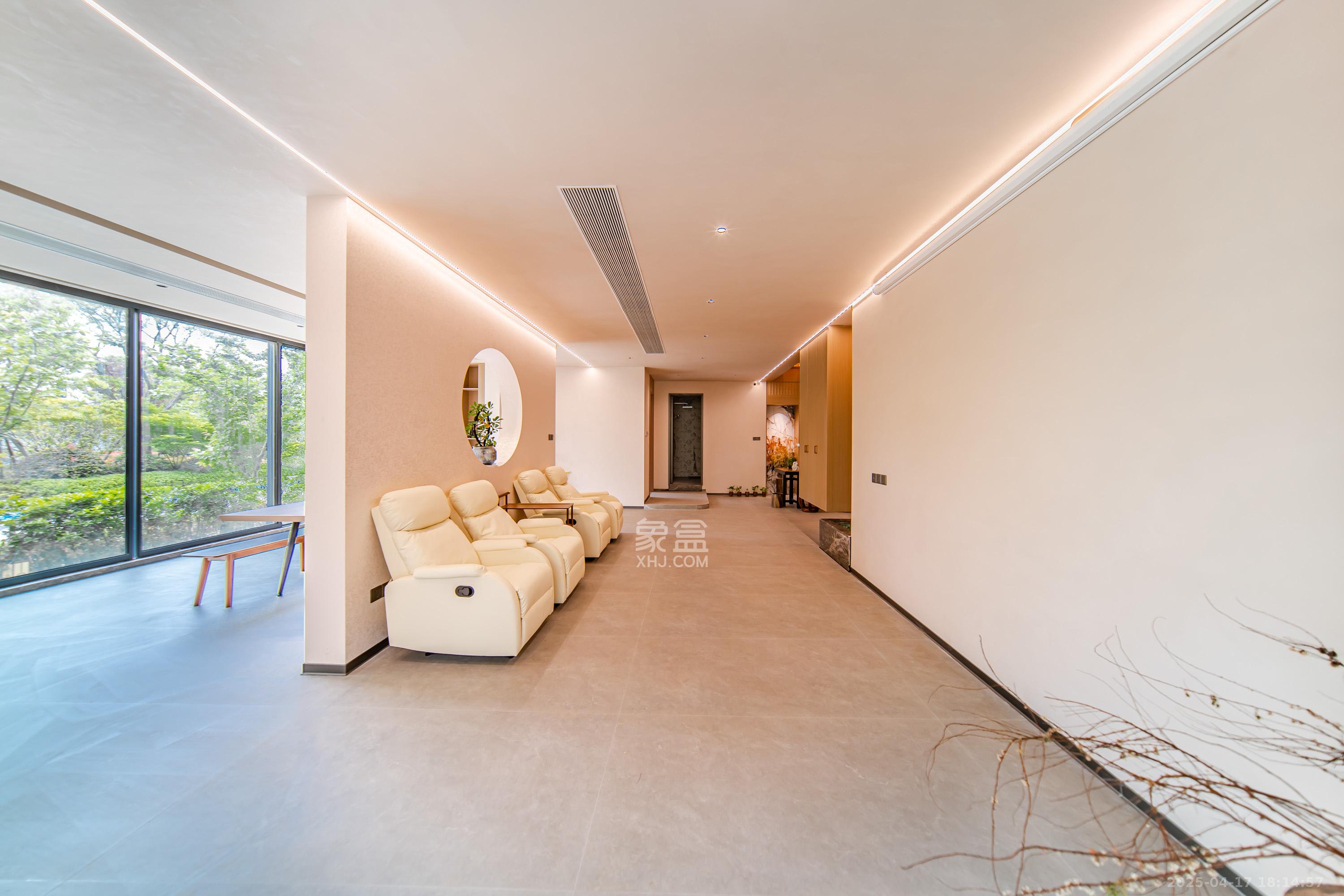 梦想麓隐桐溪 5室2厅3卫 360.0万 梦想麓隐桐溪 5室2厅3卫 360.0万客厅