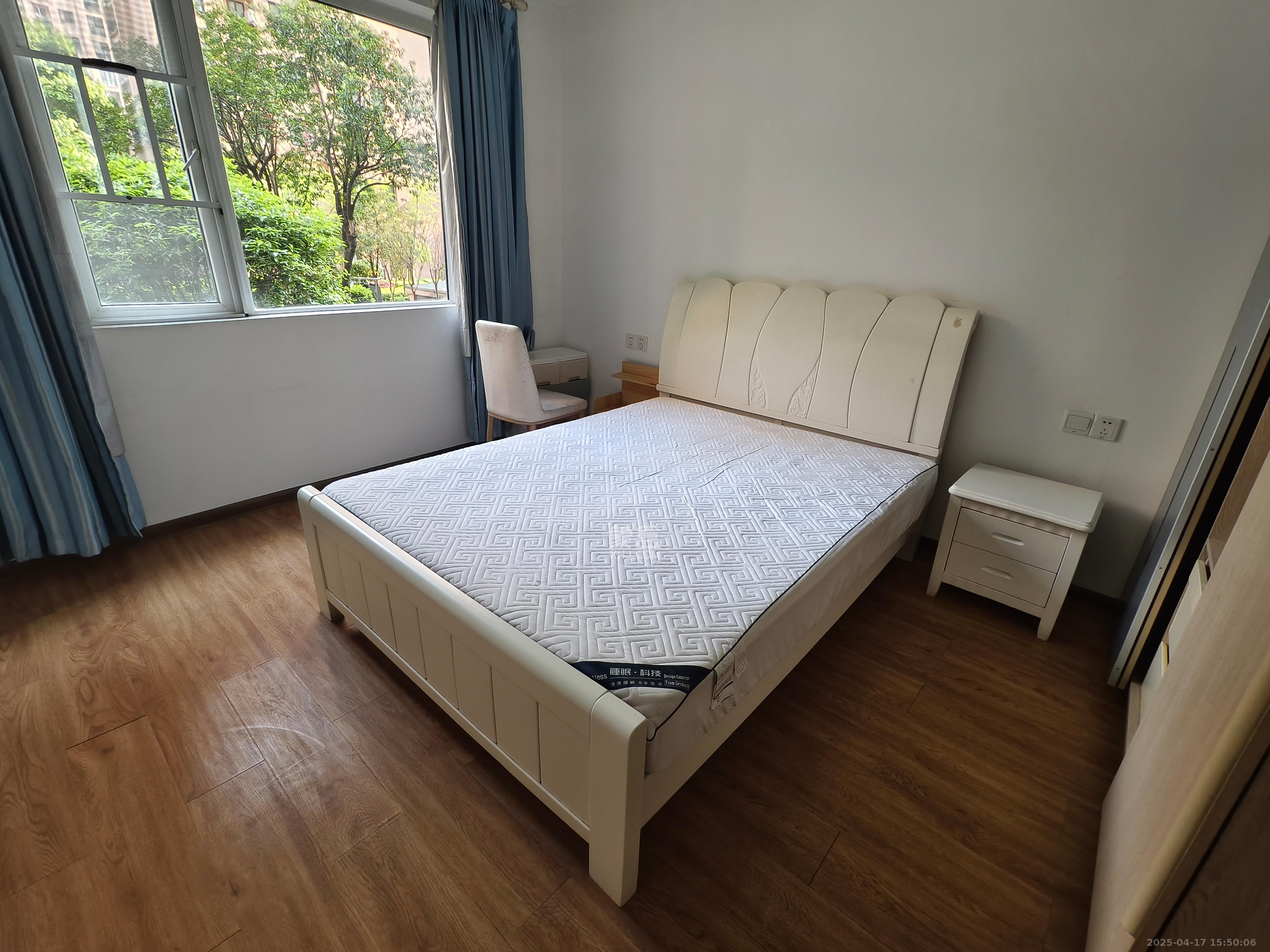 丽发新城  3室2厅2卫   2100.00元/月室内图