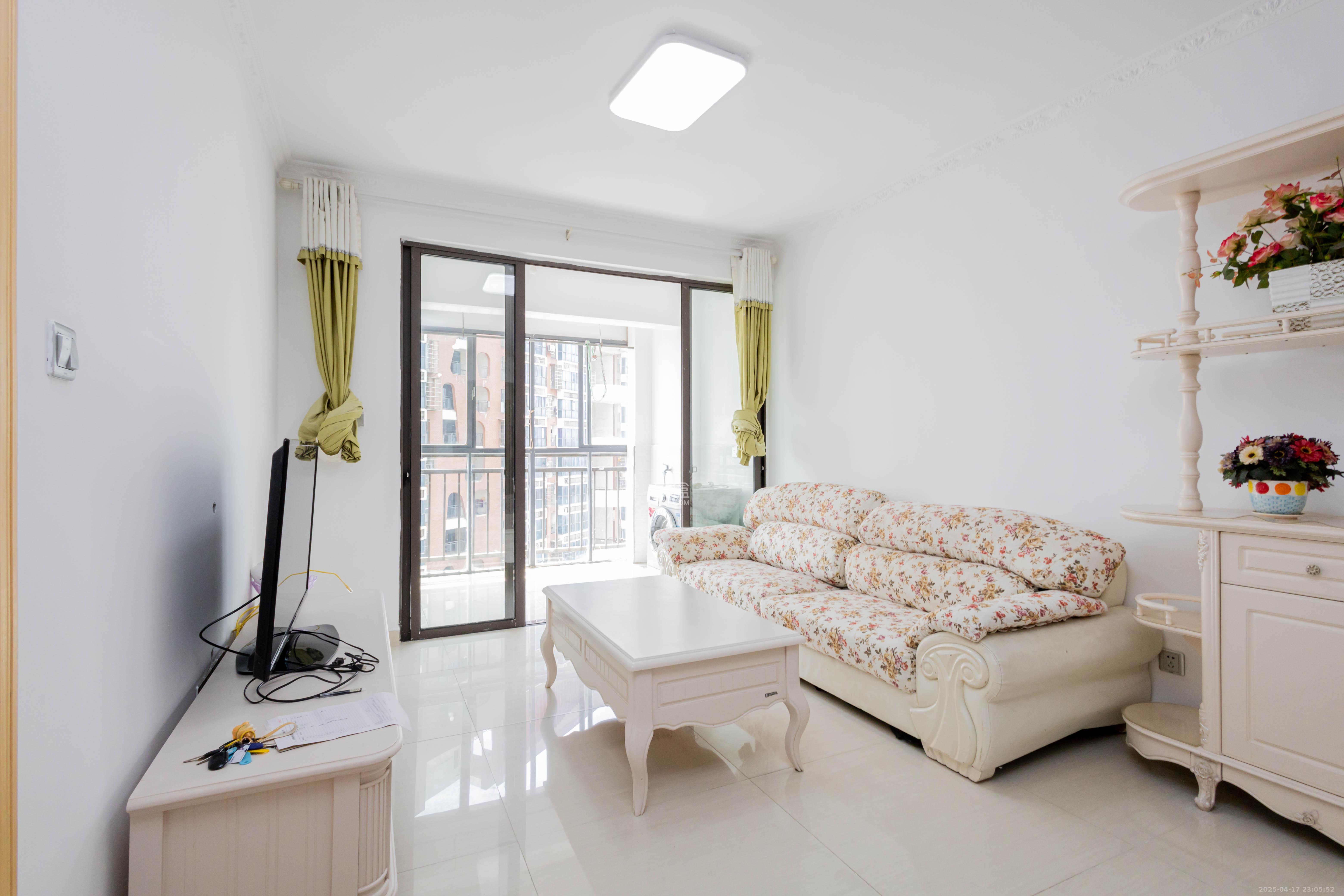 旭辉华庭  2室2厅1卫    42.8万 旭辉华庭  2室2厅1卫    42.8万客厅