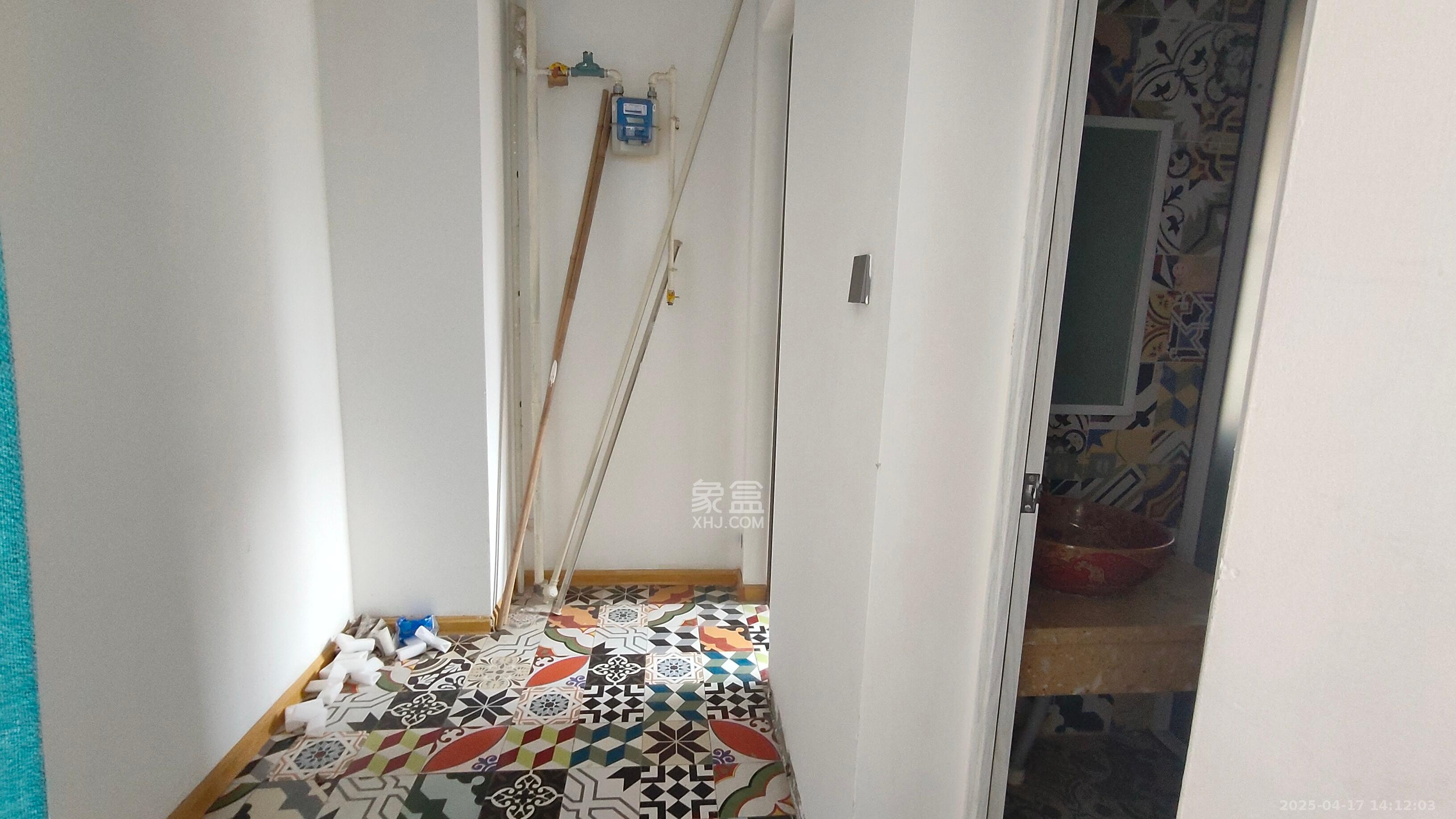 华润五彩城  2室1厅1卫    1500.0元/月 华润五彩城  2室1厅1卫    1500.0元/月室内图