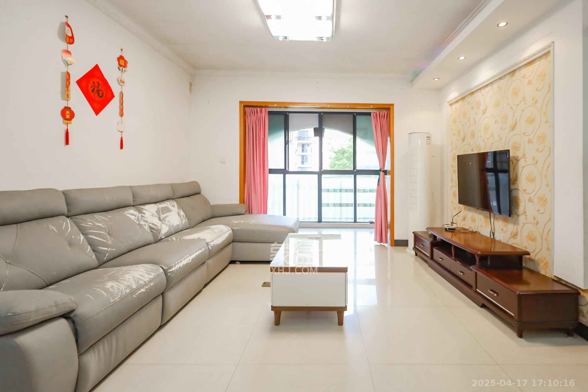 天骄福邸  2室2厅1卫    85.0万 天骄福邸  2室2厅1卫    85.0万客厅