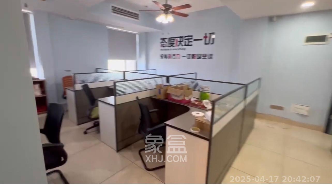 长房中庭国际(东郡华蓉广场) 3室1厅1卫 5500.0元/月 长房中庭国际(东郡华蓉广场) 3室1厅1卫 5500.0元/月室内图