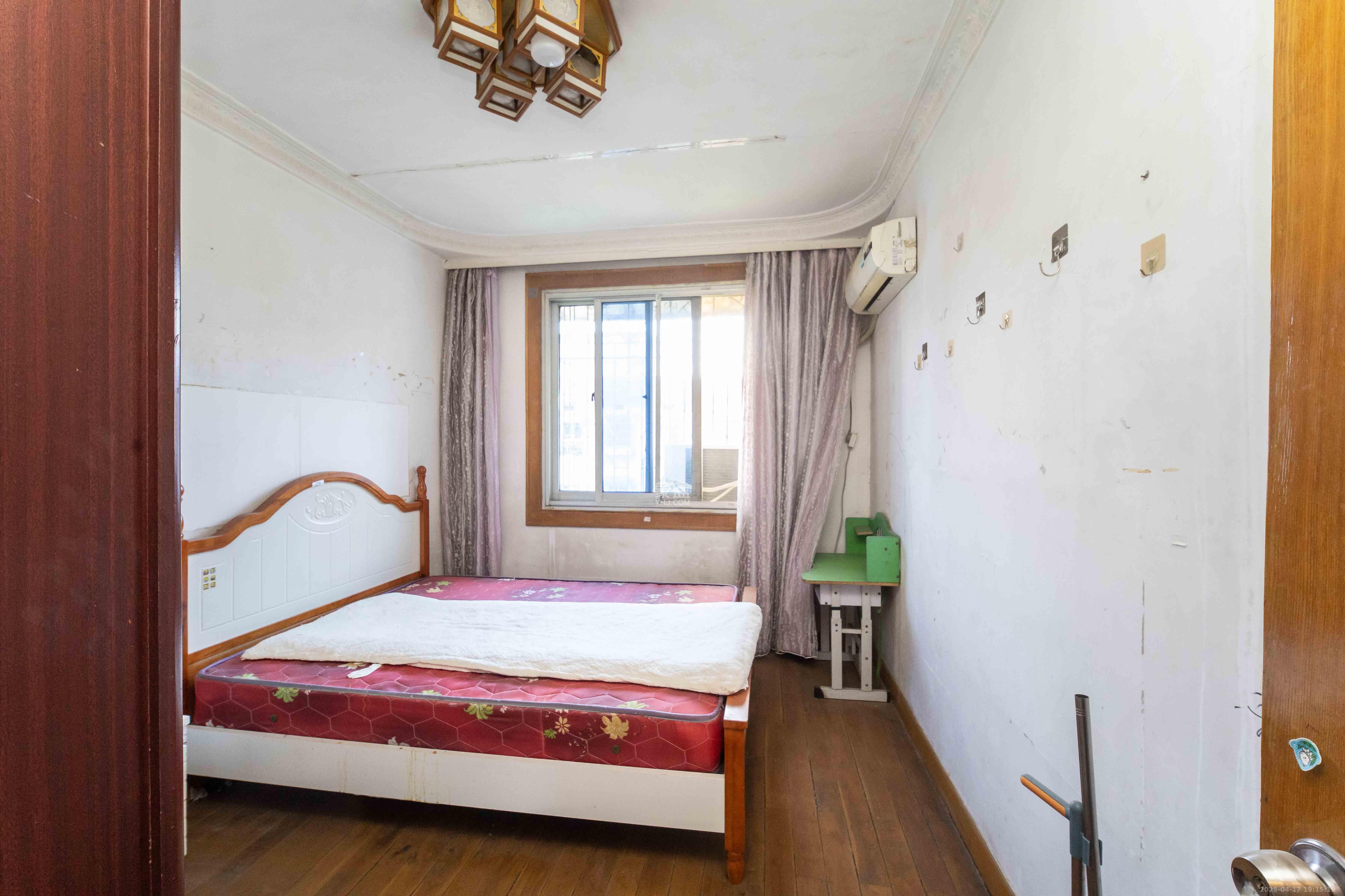 芙蓉区教师村 3室2厅1卫 55.0万 芙蓉区教师村 3室2厅1卫 55.0万卧室