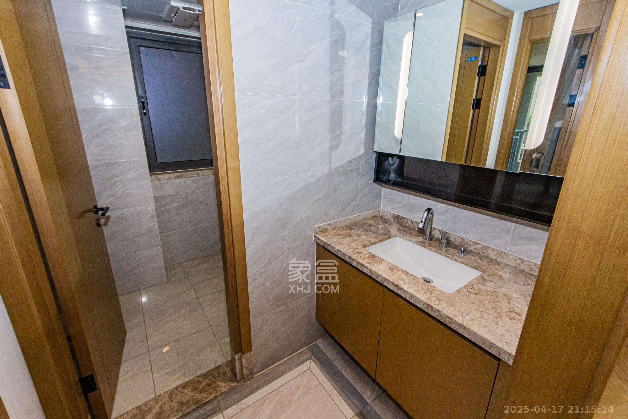 长房雍景湾 3室2厅2卫 122.8万 长房雍景湾 3室2厅2卫 122.8万卫生间