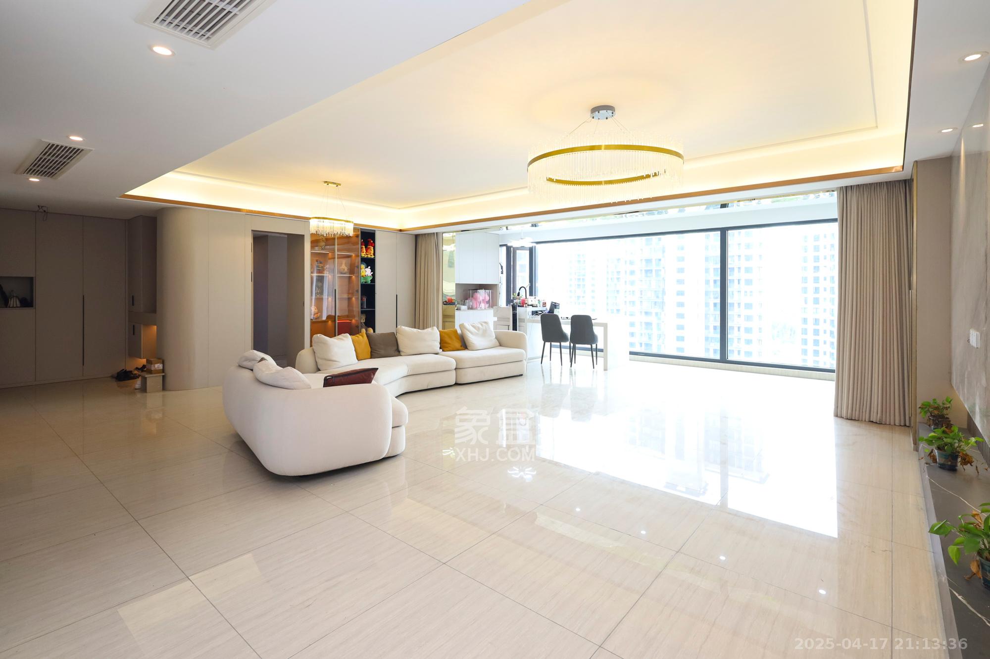 长沙万境潇湘 5室2厅2卫 298.6万 长沙万境潇湘 5室2厅2卫 298.6万客厅