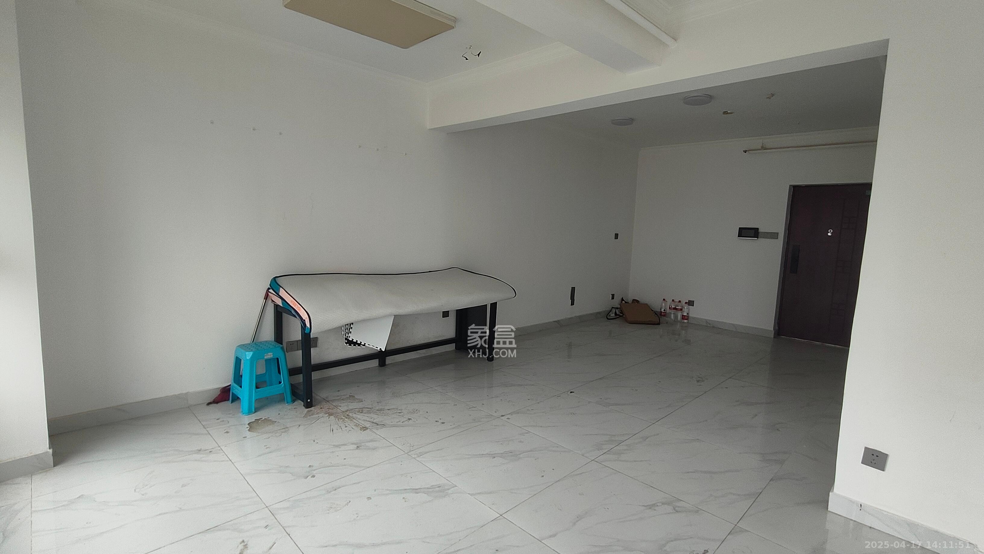 华润五彩城  2室1厅1卫    1500.0元/月 华润五彩城  2室1厅1卫    1500.0元/月室内图