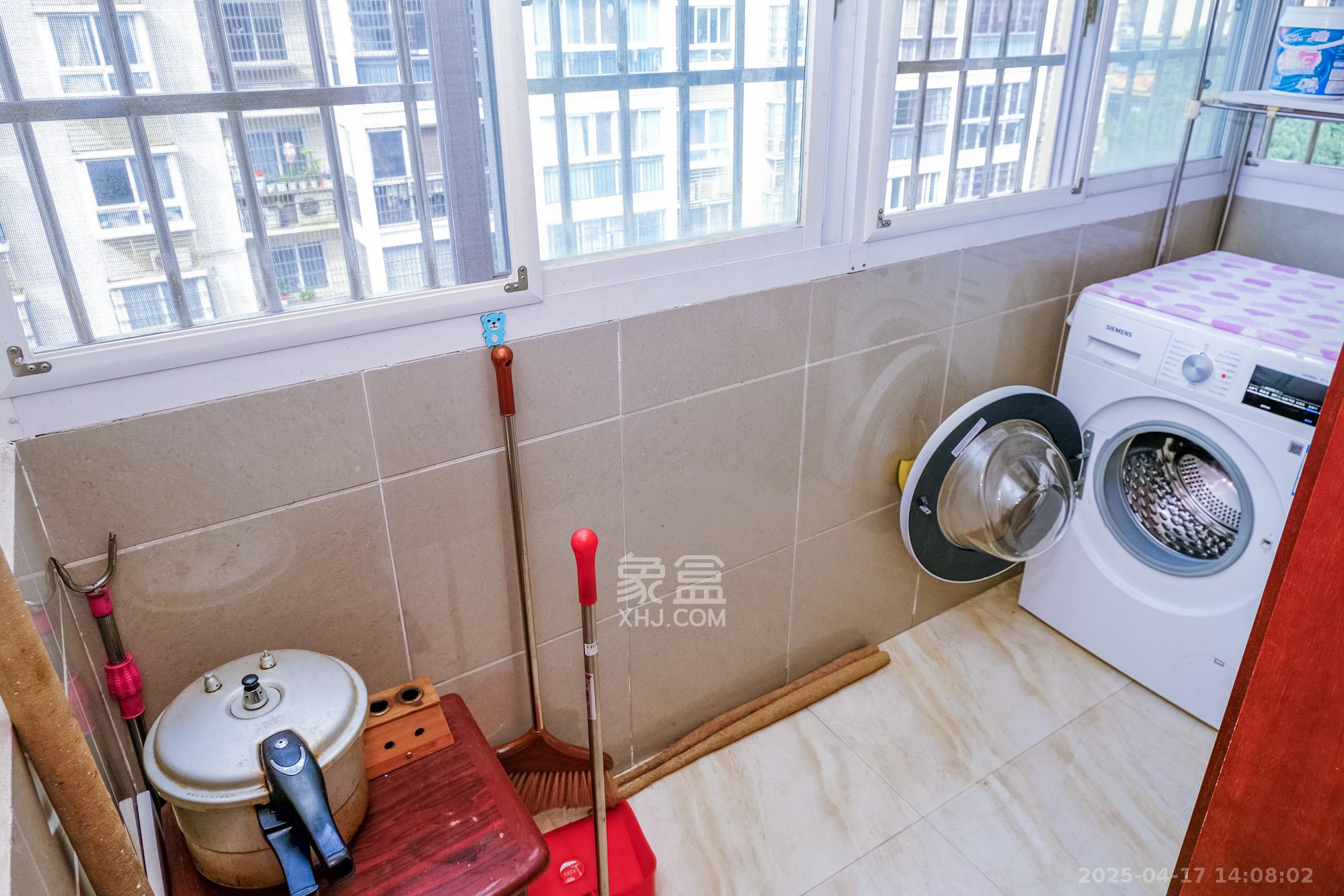 红树湾  3室2厅2卫   68.00万阳台