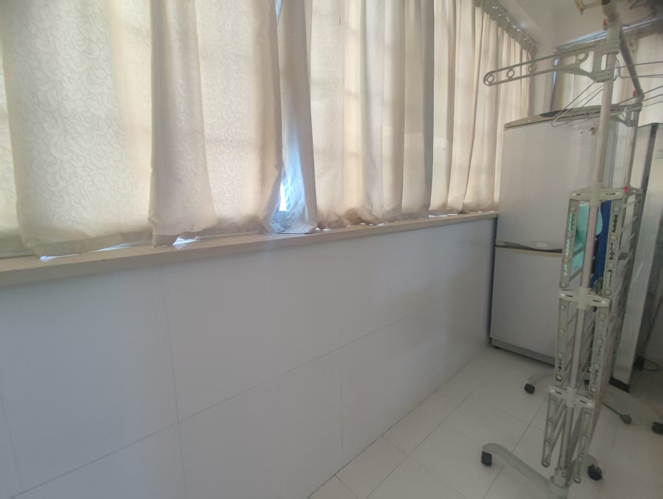 银色现代城 3室2厅2卫 1700.0元/月 银色现代城 3室2厅2卫 1700.0元/月室内图