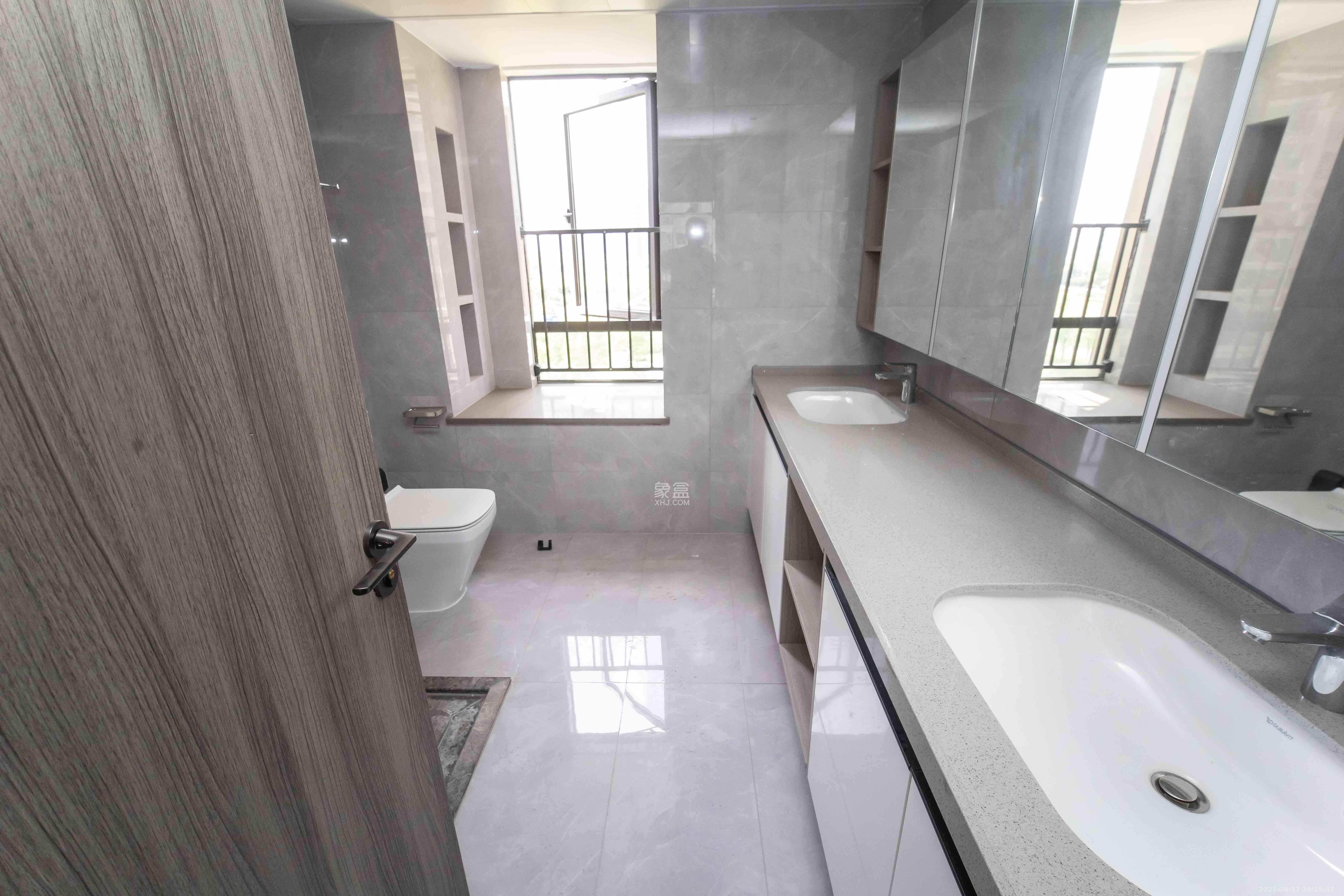 德奥悦东方 4室2厅2卫 228.0万 德奥悦东方 4室2厅2卫 228.0万卫生间