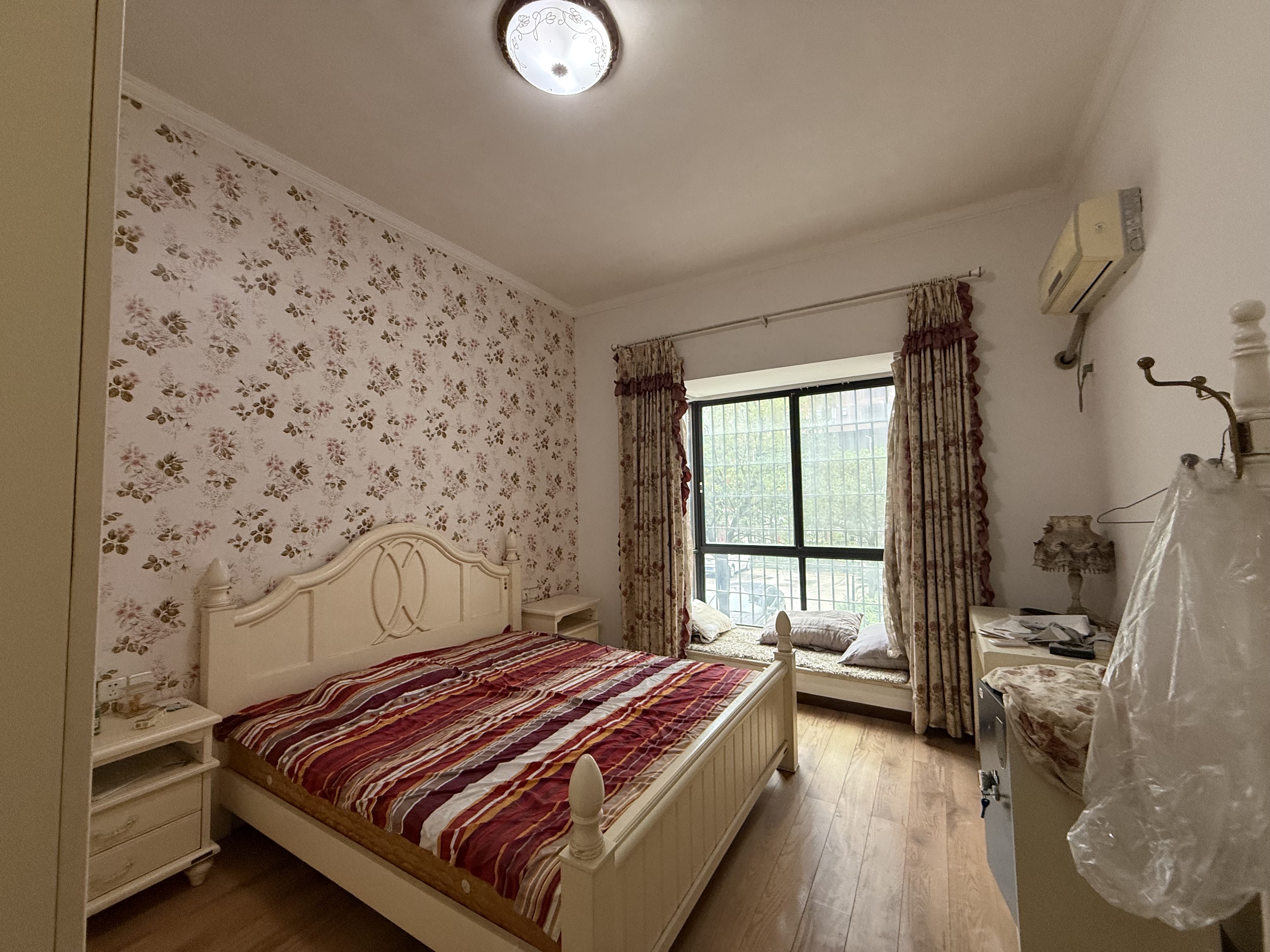 三星龙园 3室2厅2卫 52.8万 三星龙园 3室2厅2卫 52.8万卧室