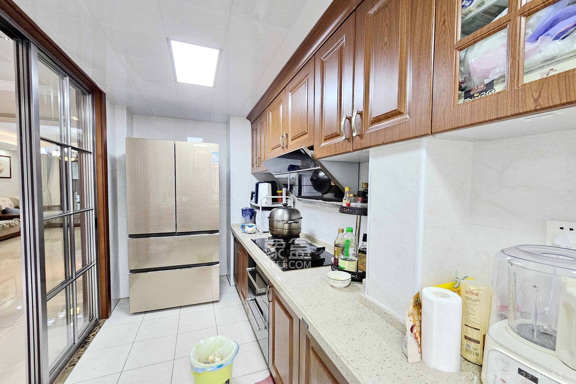 明昇壹城(明昇时代广场)一期  4室2厅1卫    228.0万 明昇壹城(明昇时代广场)一期  4室2厅1卫    228.0万厨房