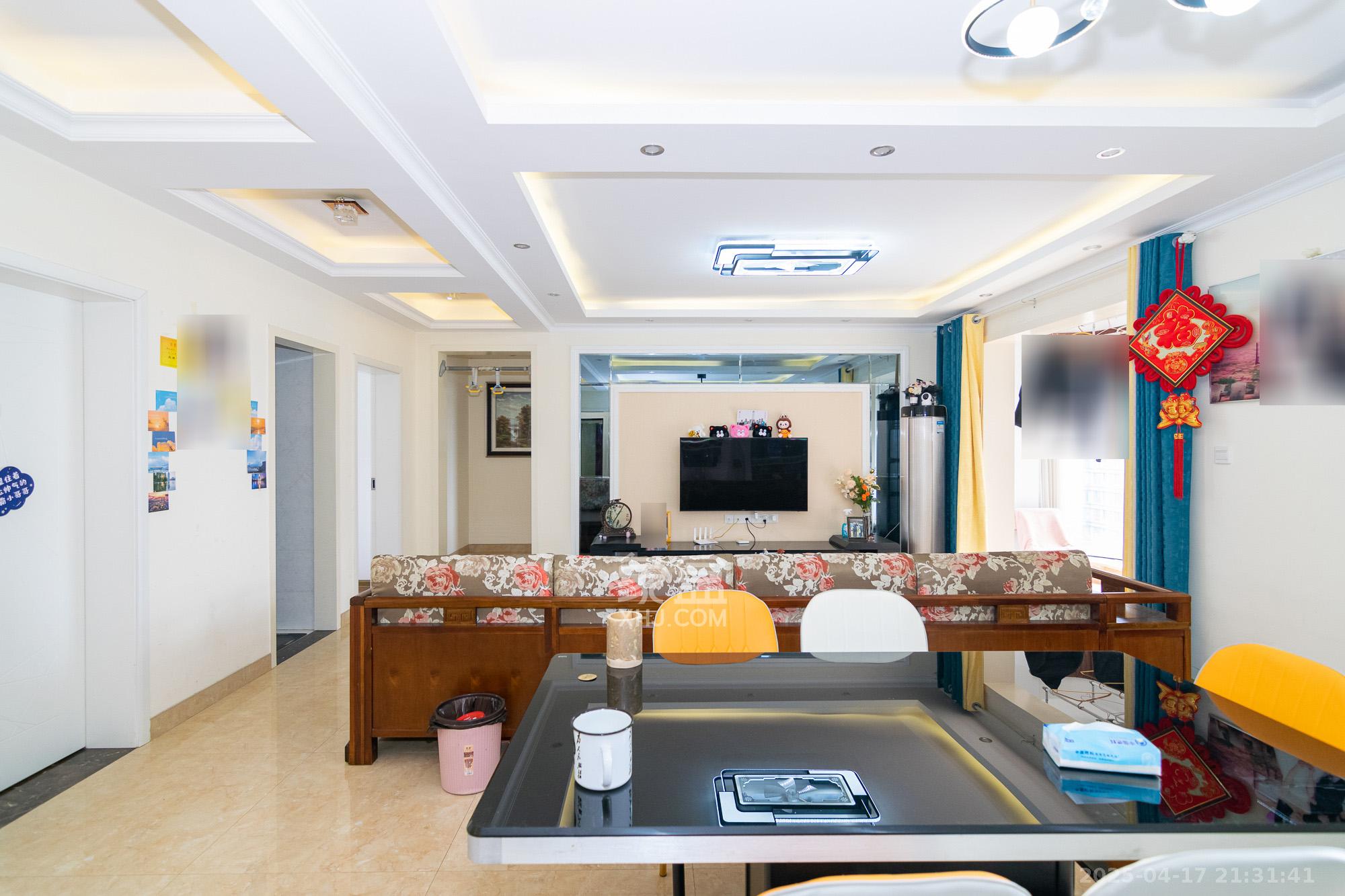 润和紫郡一期 4室2厅2卫 90.0万 润和紫郡一期 4室2厅2卫 90.0万客厅