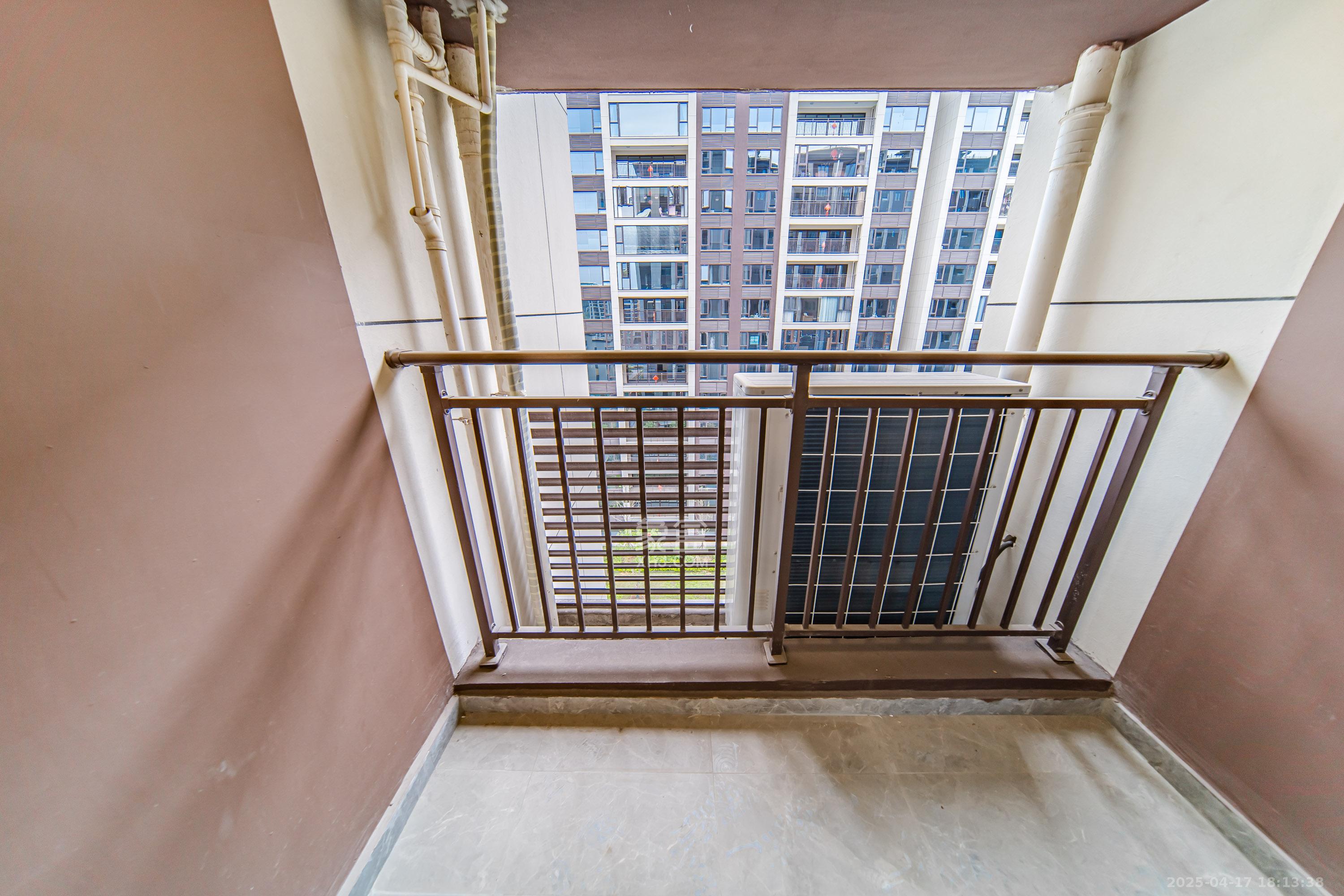 旭辉国宸府  4室2厅2卫    216.0万 旭辉国宸府  4室2厅2卫    216.0万阳台