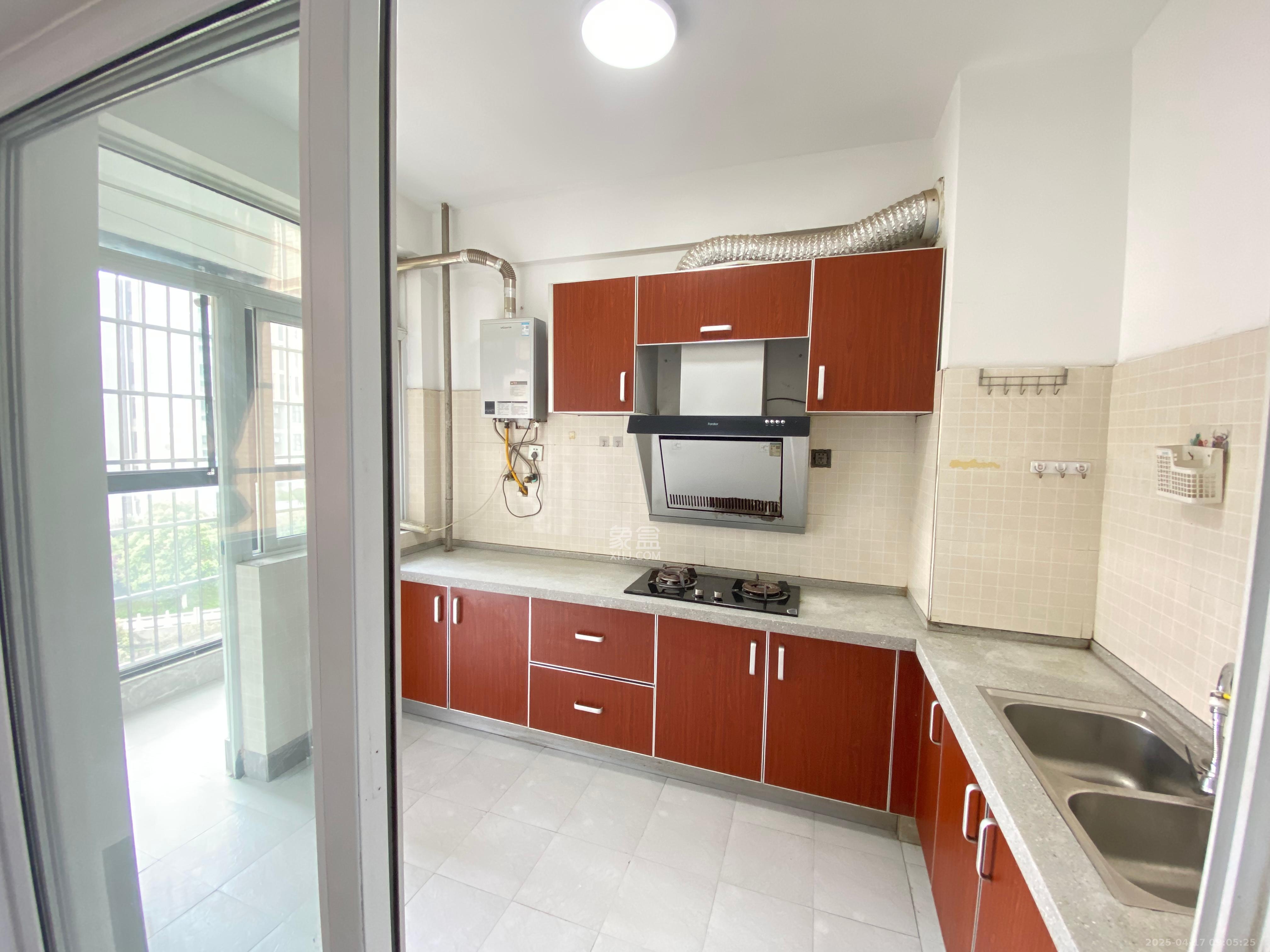 白田佳苑 3室2厅2卫 2300.0元/月 白田佳苑 3室2厅2卫 2300.0元/月室内图