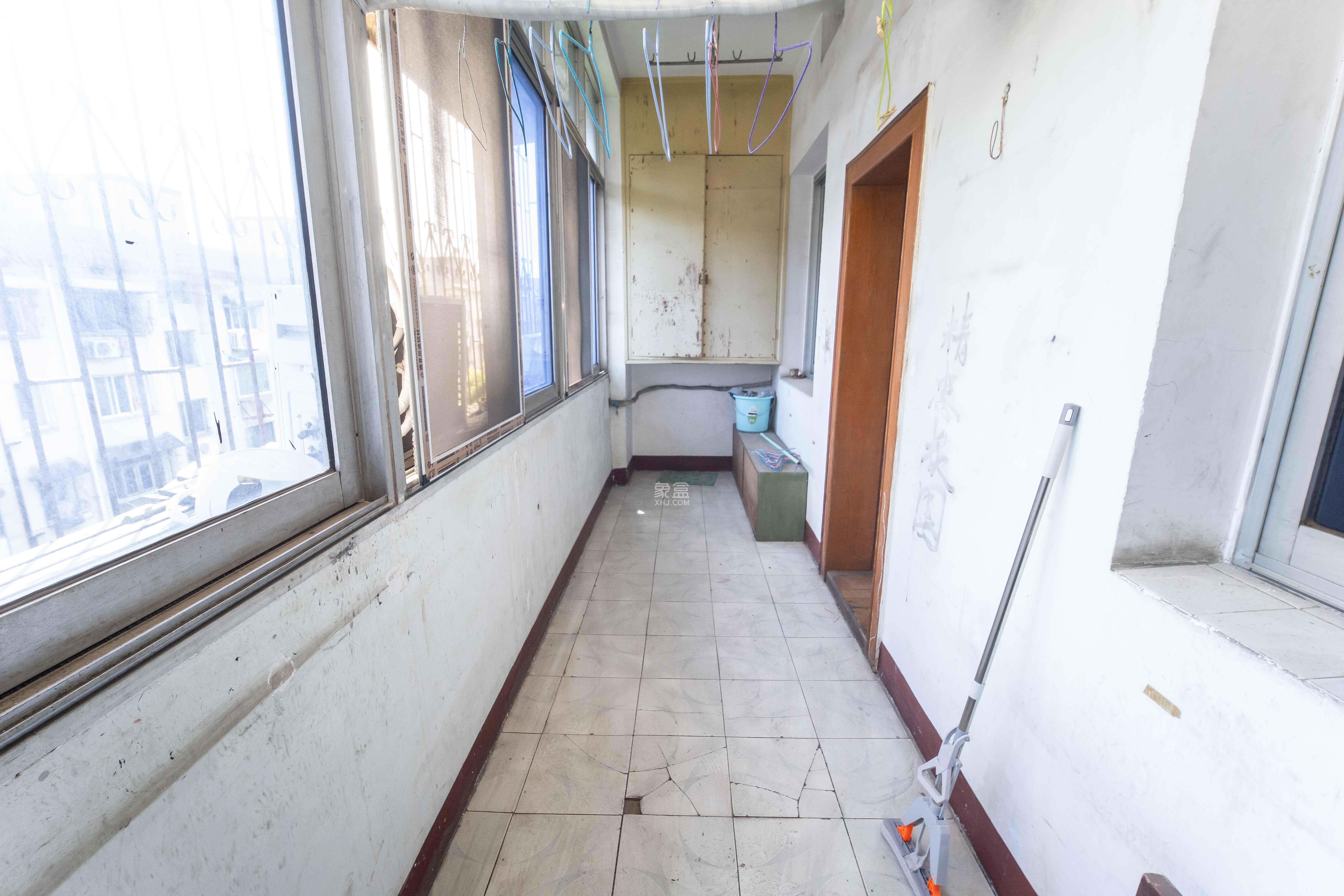 芙蓉区教师村 3室2厅1卫 55.0万 芙蓉区教师村 3室2厅1卫 55.0万阳台