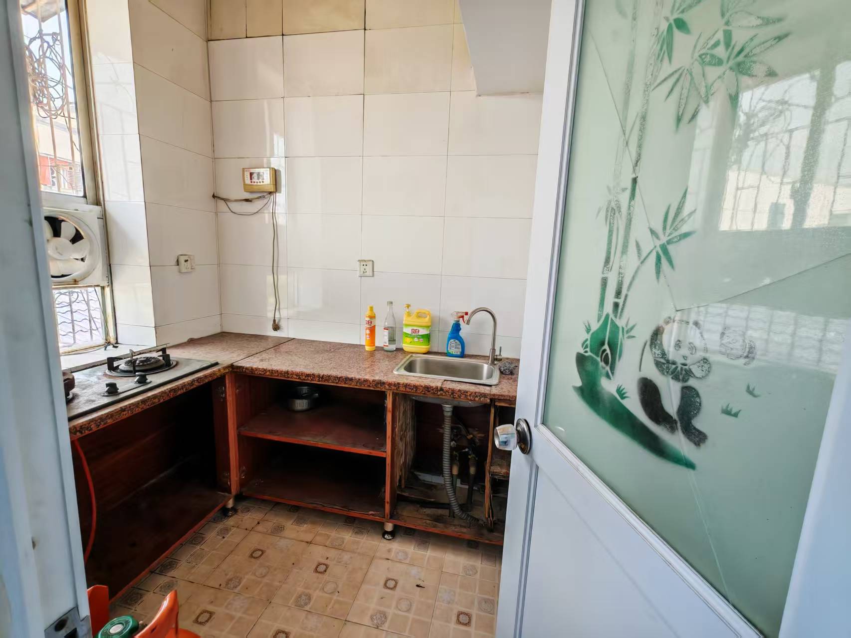 西溪坪工商银行宿舍  3室2厅1卫    26.0万 西溪坪工商银行宿舍  3室2厅1卫    26.0万客厅