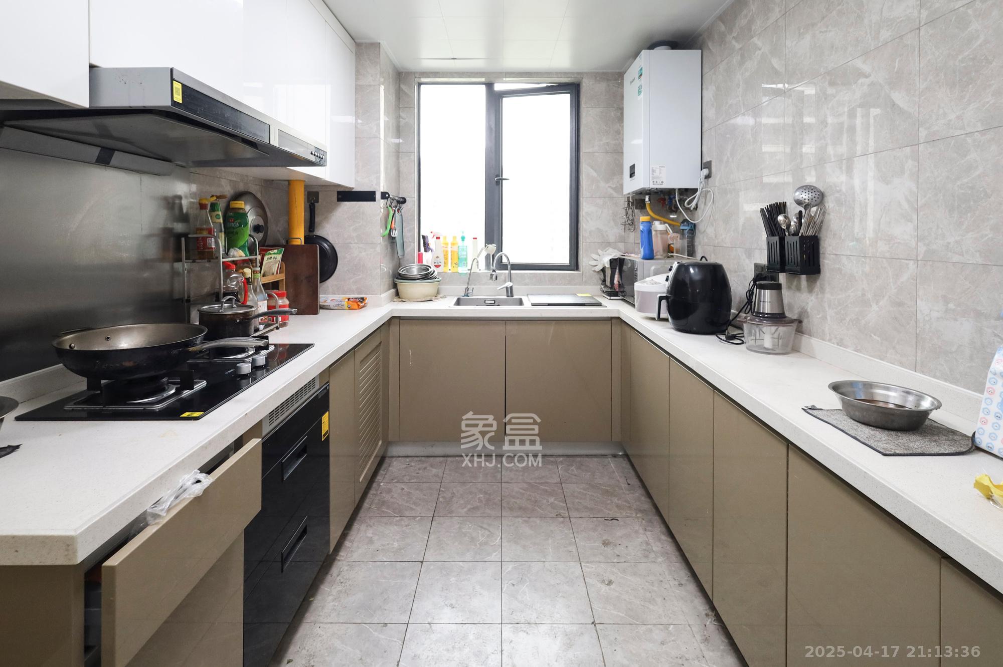 长沙万境潇湘 5室2厅2卫 298.6万 长沙万境潇湘 5室2厅2卫 298.6万厨房