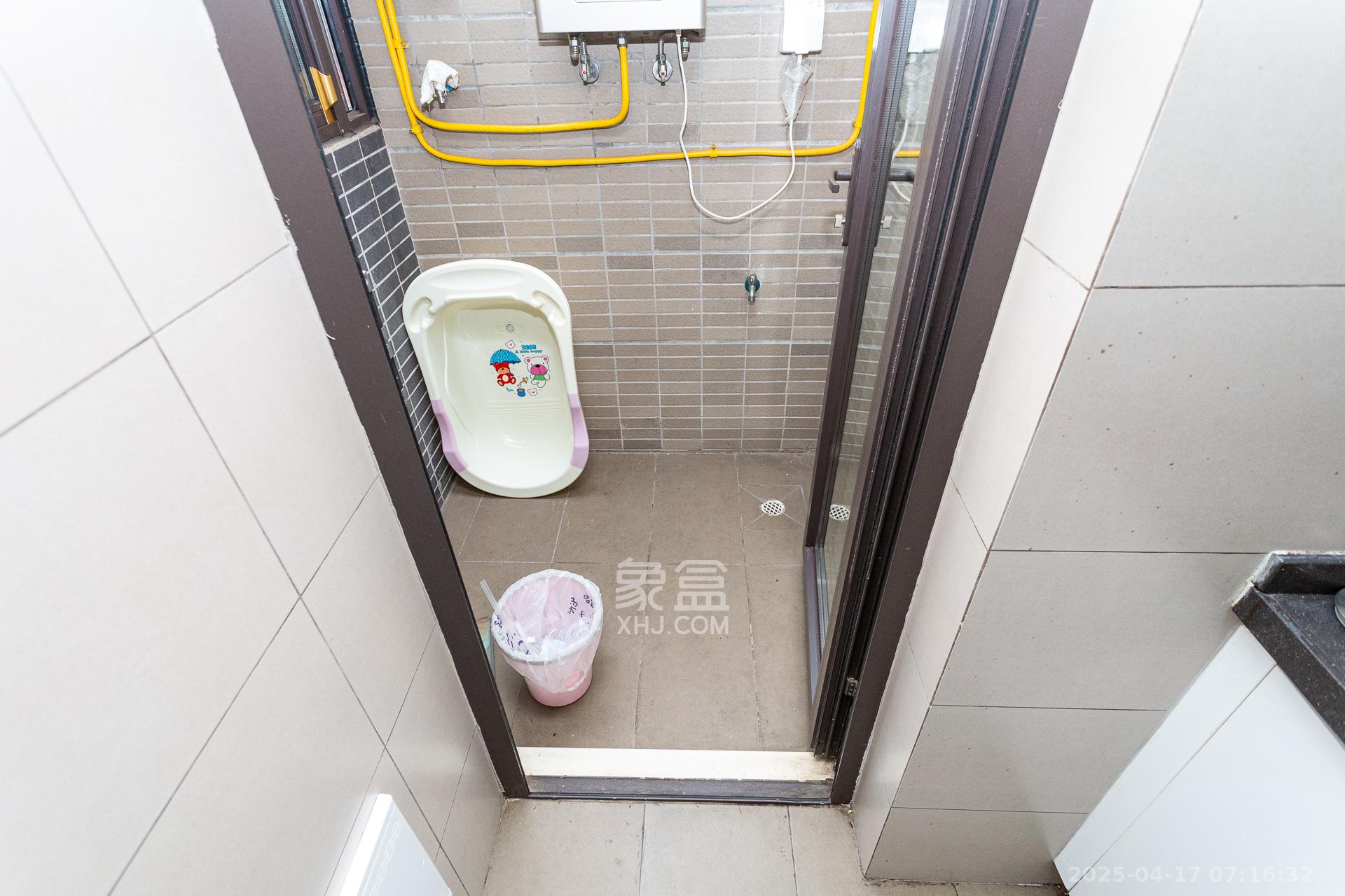 时代倾城五期 4室2厅2卫 99.0万 时代倾城五期 4室2厅2卫 99.0万阳台