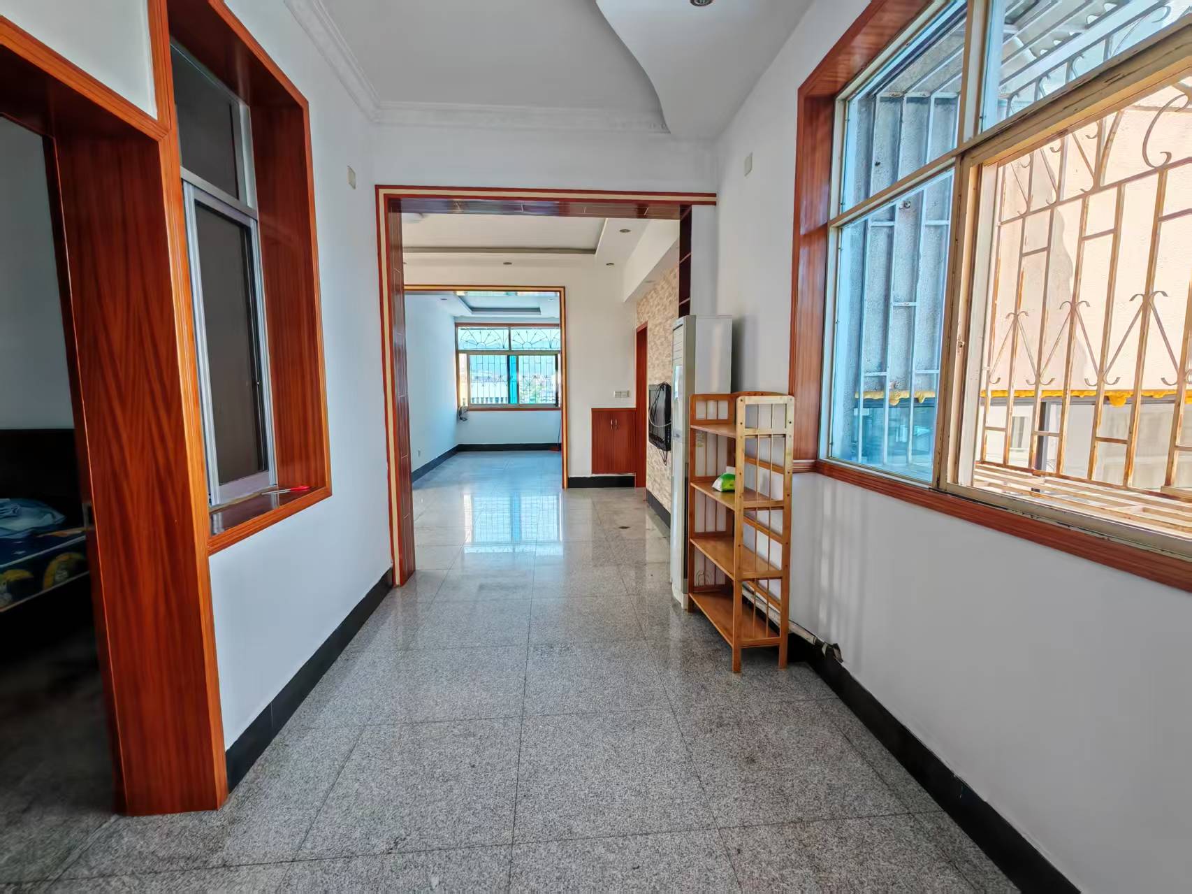 西溪坪工商银行宿舍  3室2厅1卫    26.0万 西溪坪工商银行宿舍  3室2厅1卫    26.0万客厅