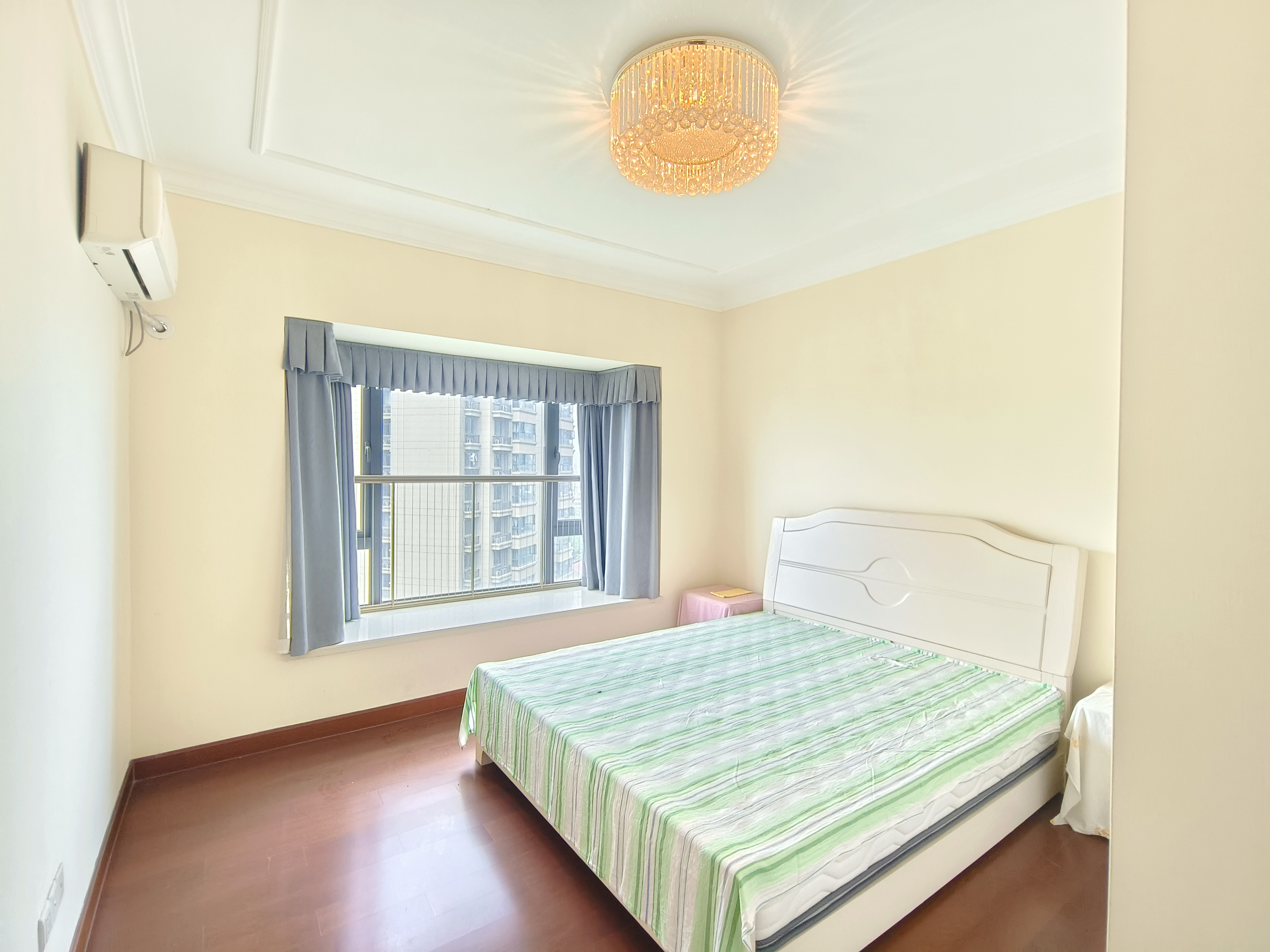 恒大华府 3室2厅2卫 2400.0元/月 恒大华府 3室2厅2卫 2400.0元/月室内图