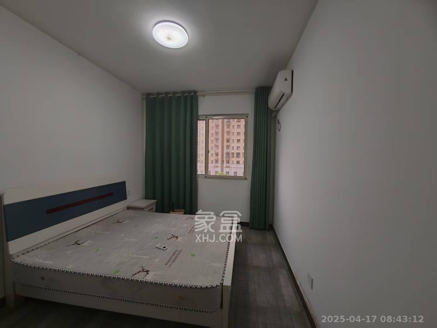 荣盛岳麓峰景 4室2厅2卫 2500.0元/月 荣盛岳麓峰景 4室2厅2卫 2500.0元/月室内图