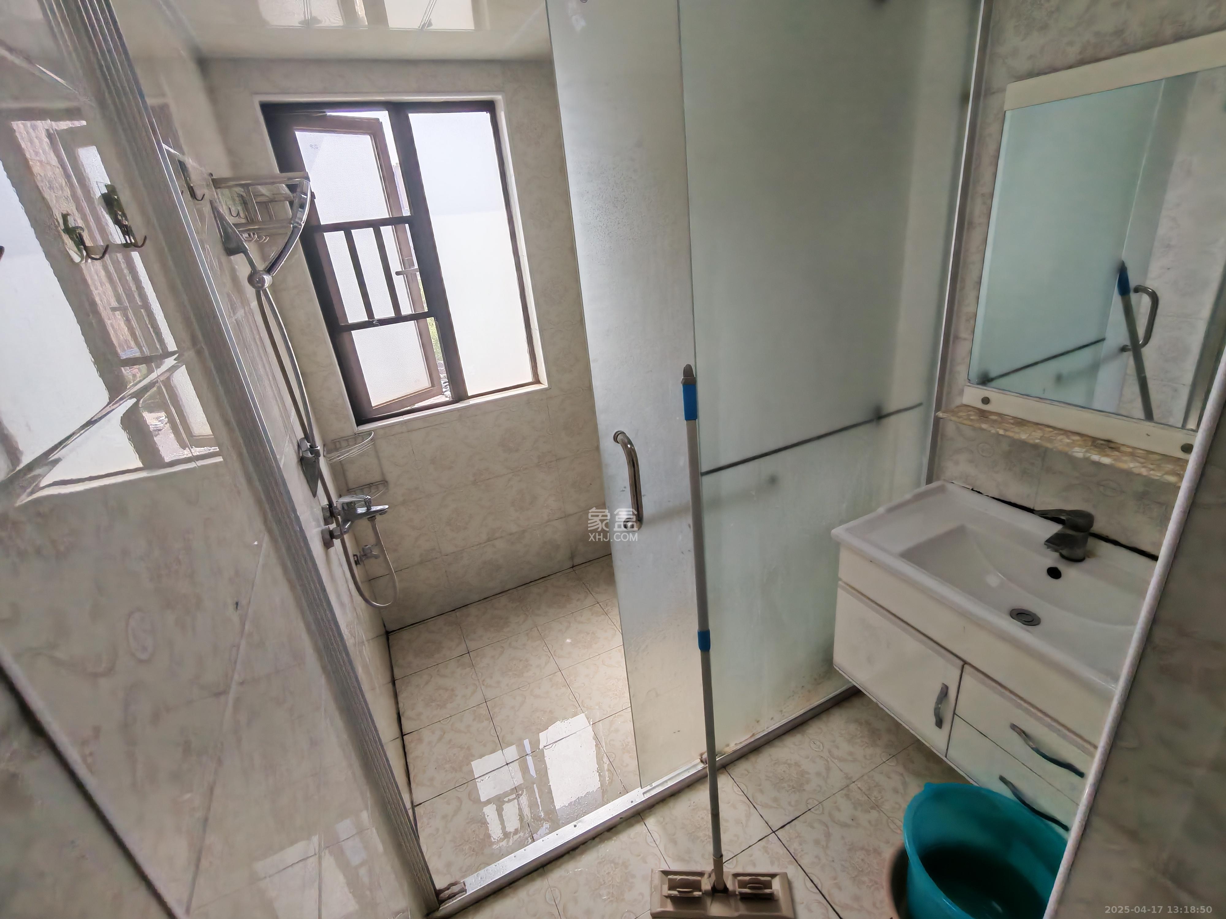 和泓梅溪四季 3室2厅2卫 2300.0元/月 和泓梅溪四季 3室2厅2卫 2300.0元/月室内图