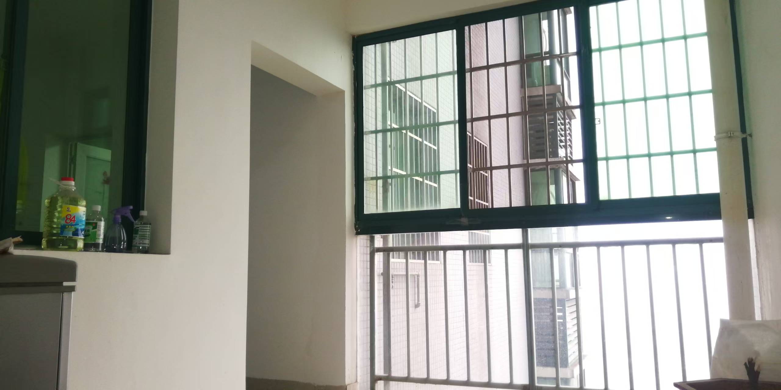 静园小区 3室2厅2卫 2200.0元/月 静园小区 3室2厅2卫 2200.0元/月室内图