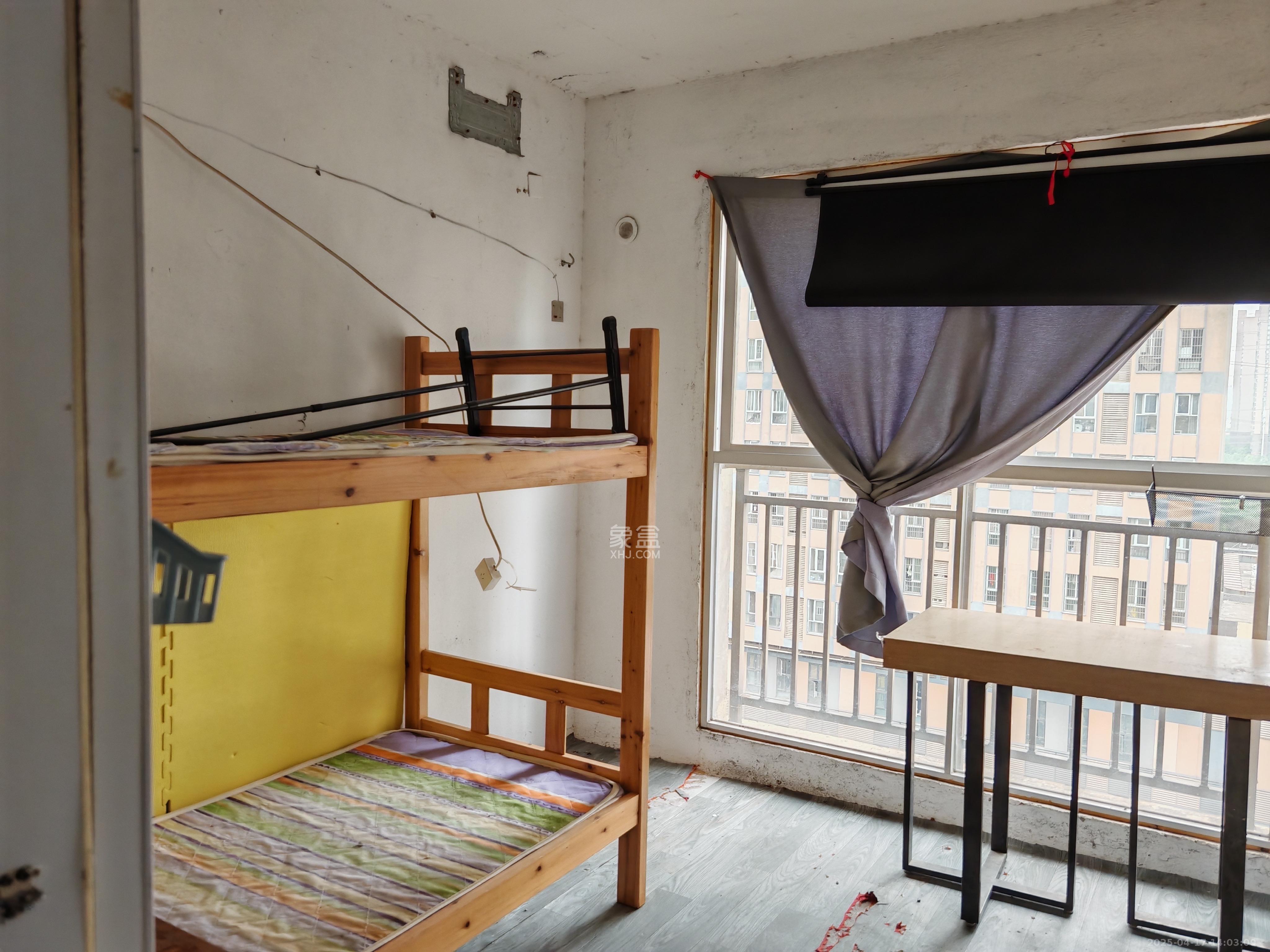 MOMA当代广场  4室2厅2卫    1300.0元/月 MOMA当代广场  4室2厅2卫    1300.0元/月室内图