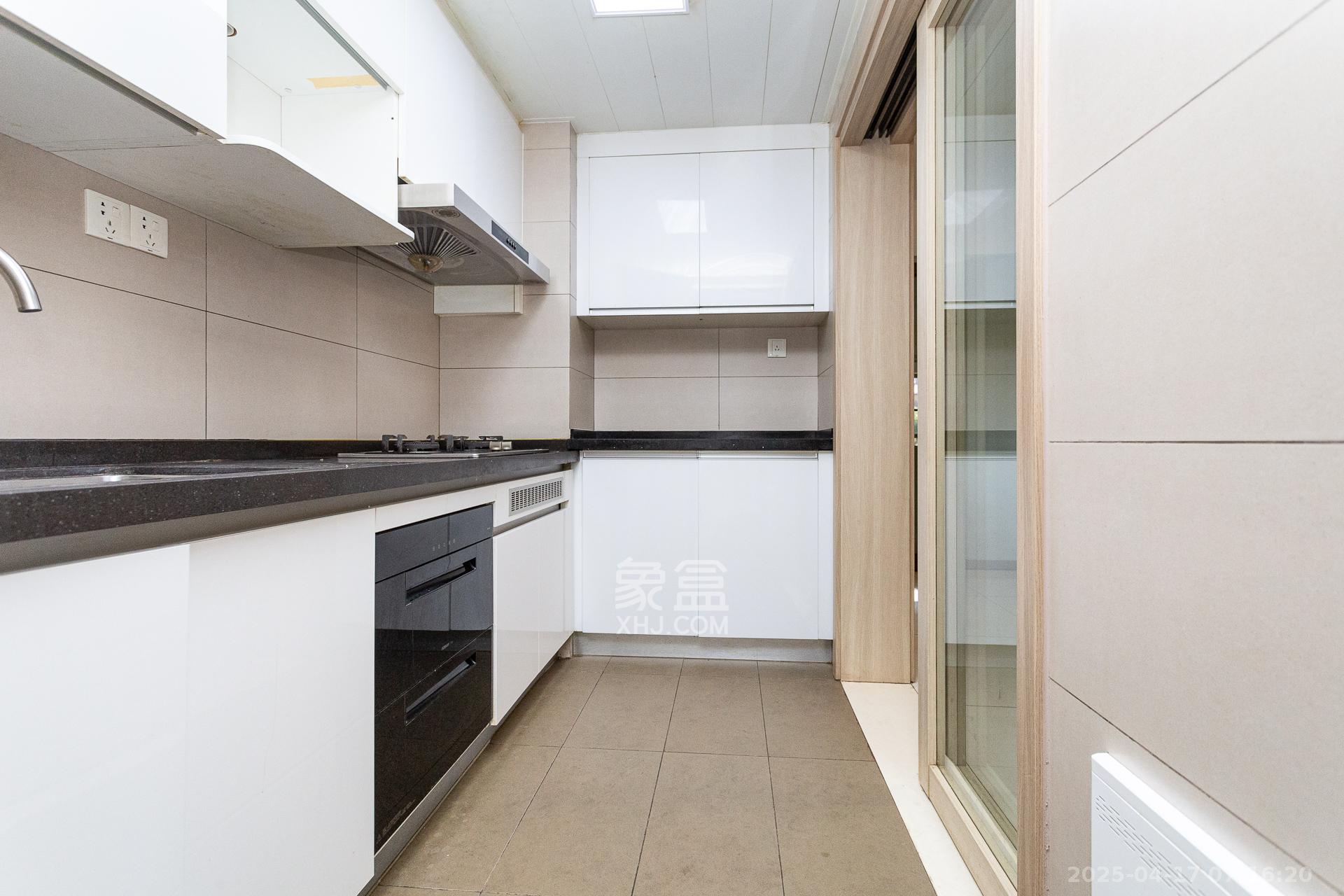 时代倾城五期 4室2厅2卫 99.0万 时代倾城五期 4室2厅2卫 99.0万厨房