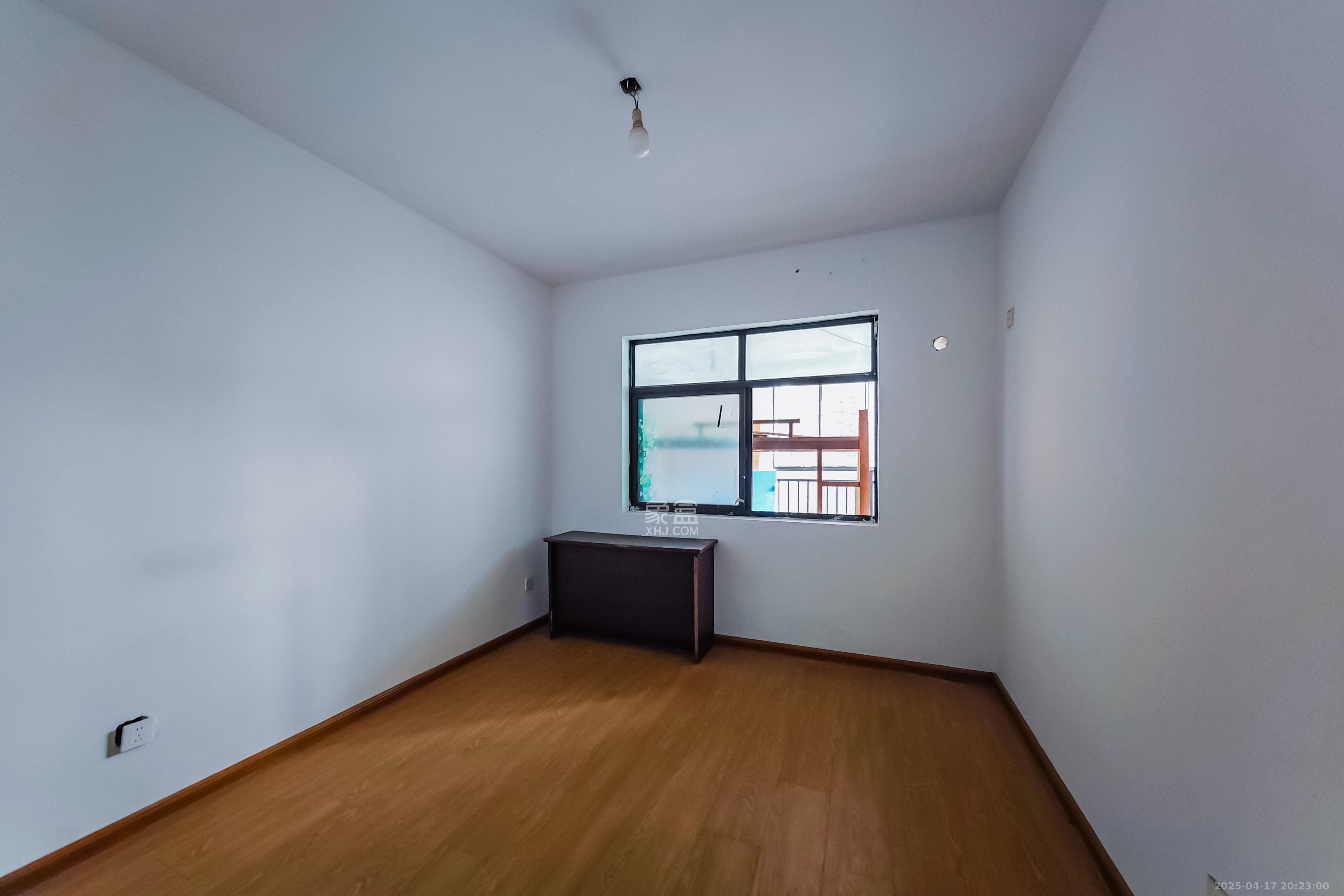 海拔东方  3室2厅2卫    115.0万 海拔东方  3室2厅2卫    115.0万卧室