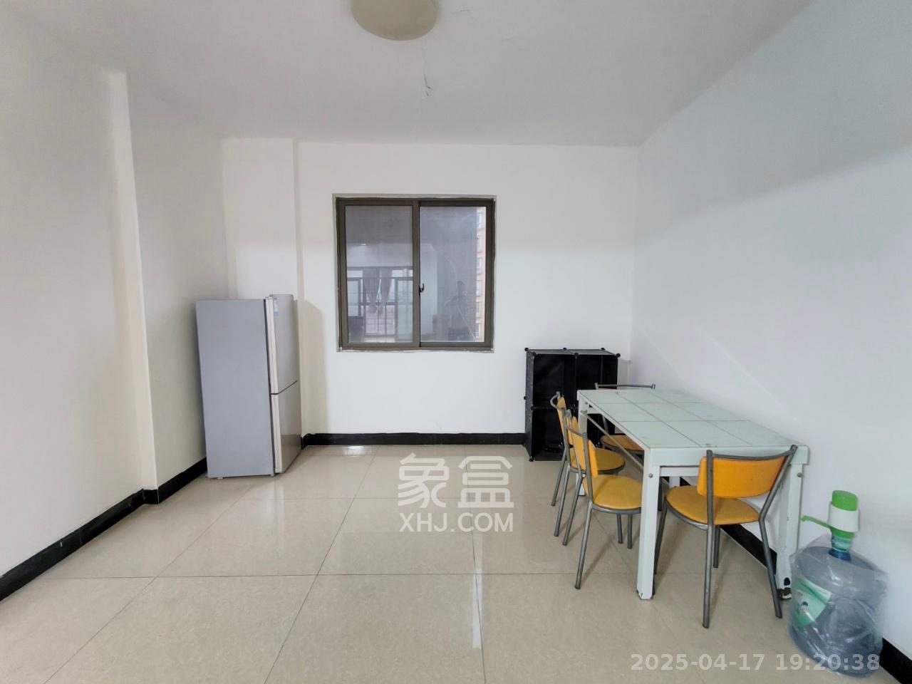 阳光晶城 4室2厅2卫 2600.0元/月 阳光晶城 4室2厅2卫 2600.0元/月室内图