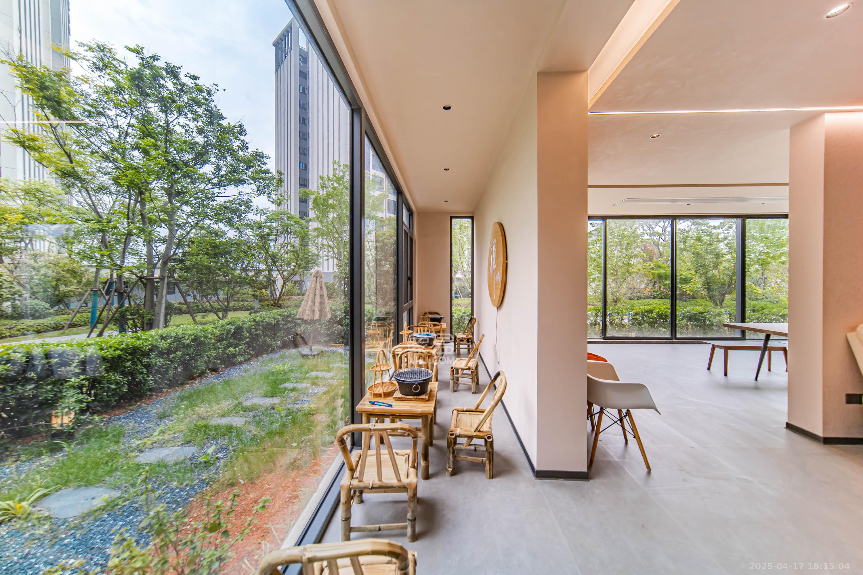 梦想麓隐桐溪 5室2厅3卫 360.0万 梦想麓隐桐溪 5室2厅3卫 360.0万阳台