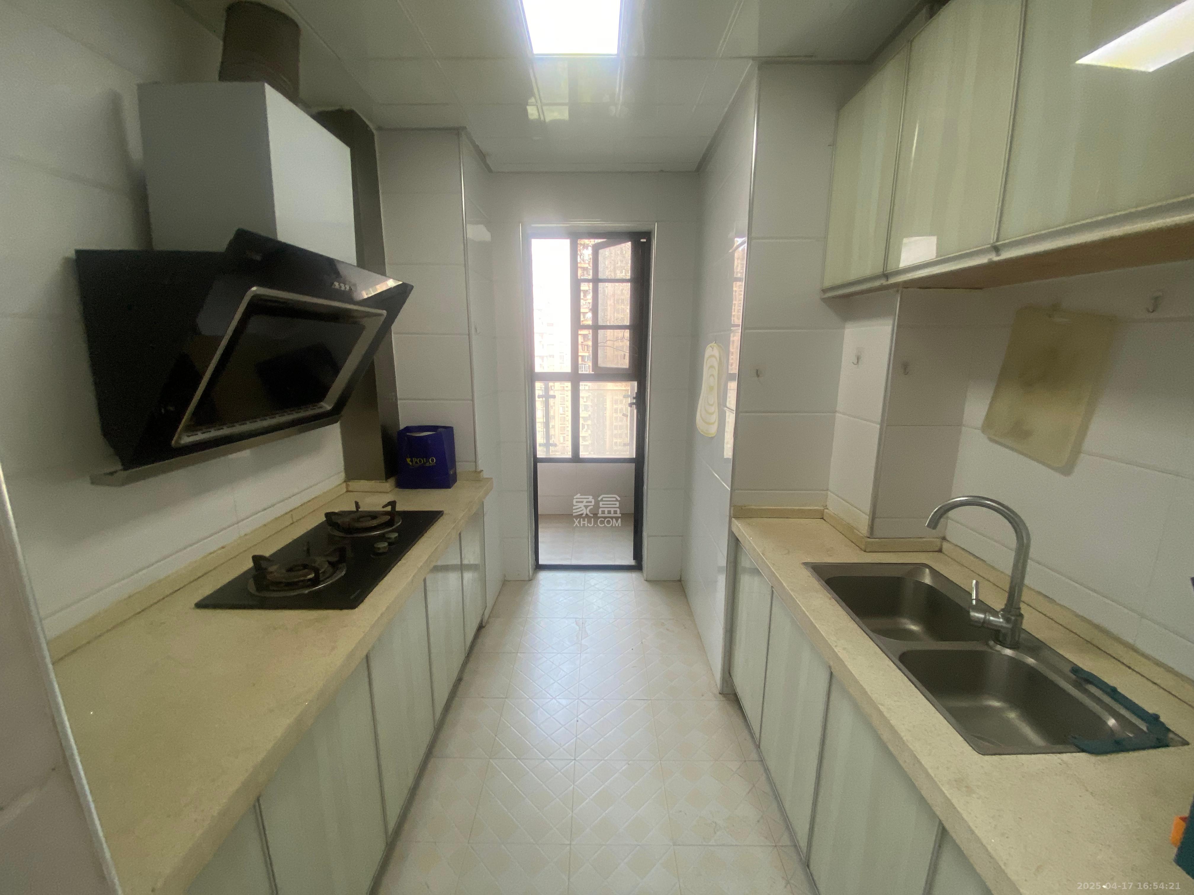 双湾国际(湘江御景花园) 3室2厅2卫 2000.0元/月 双湾国际(湘江御景花园) 3室2厅2卫 2000.0元/月室内图