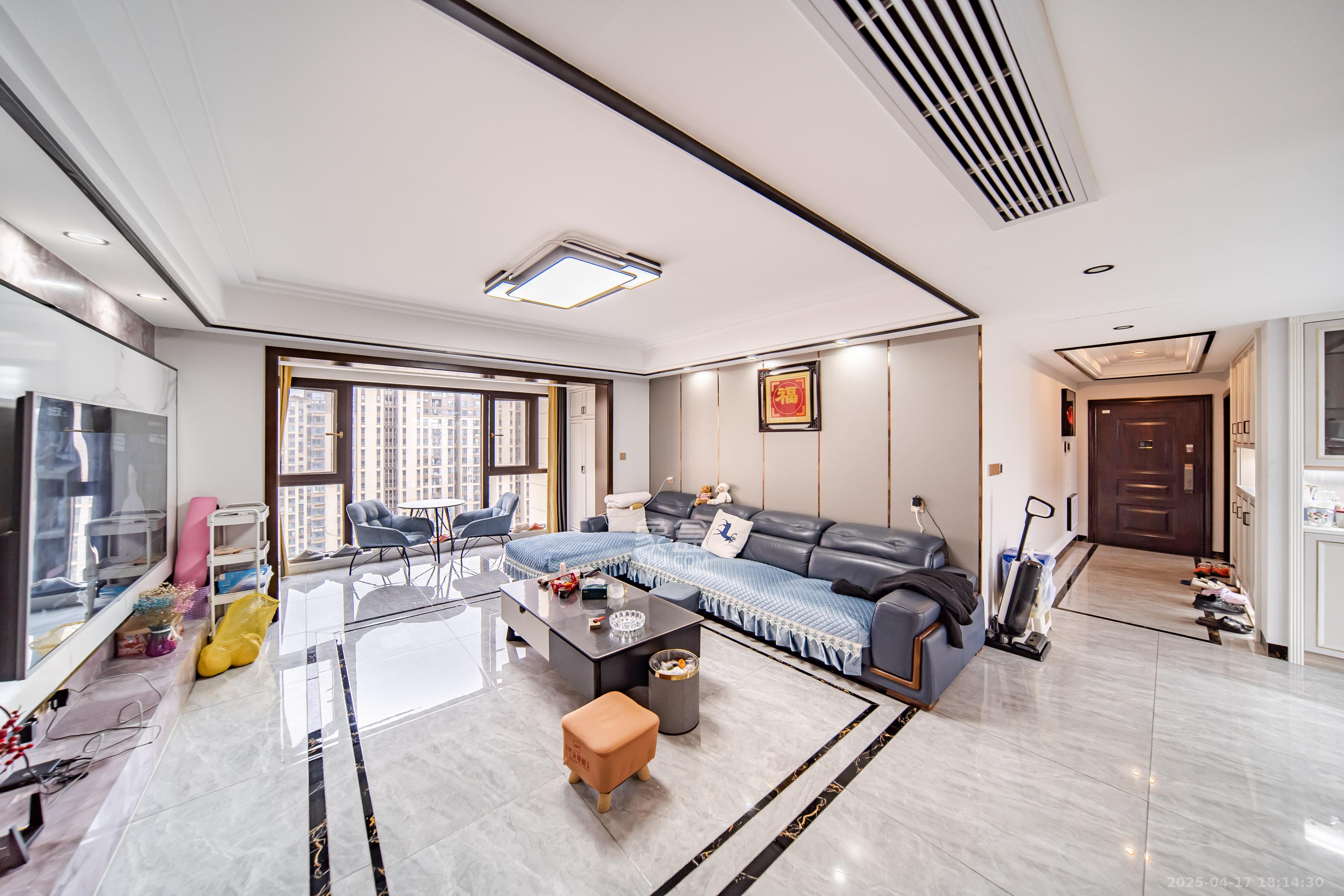 湘熙水郡（观澜海赋家园）  4室2厅2卫    160.0万客厅