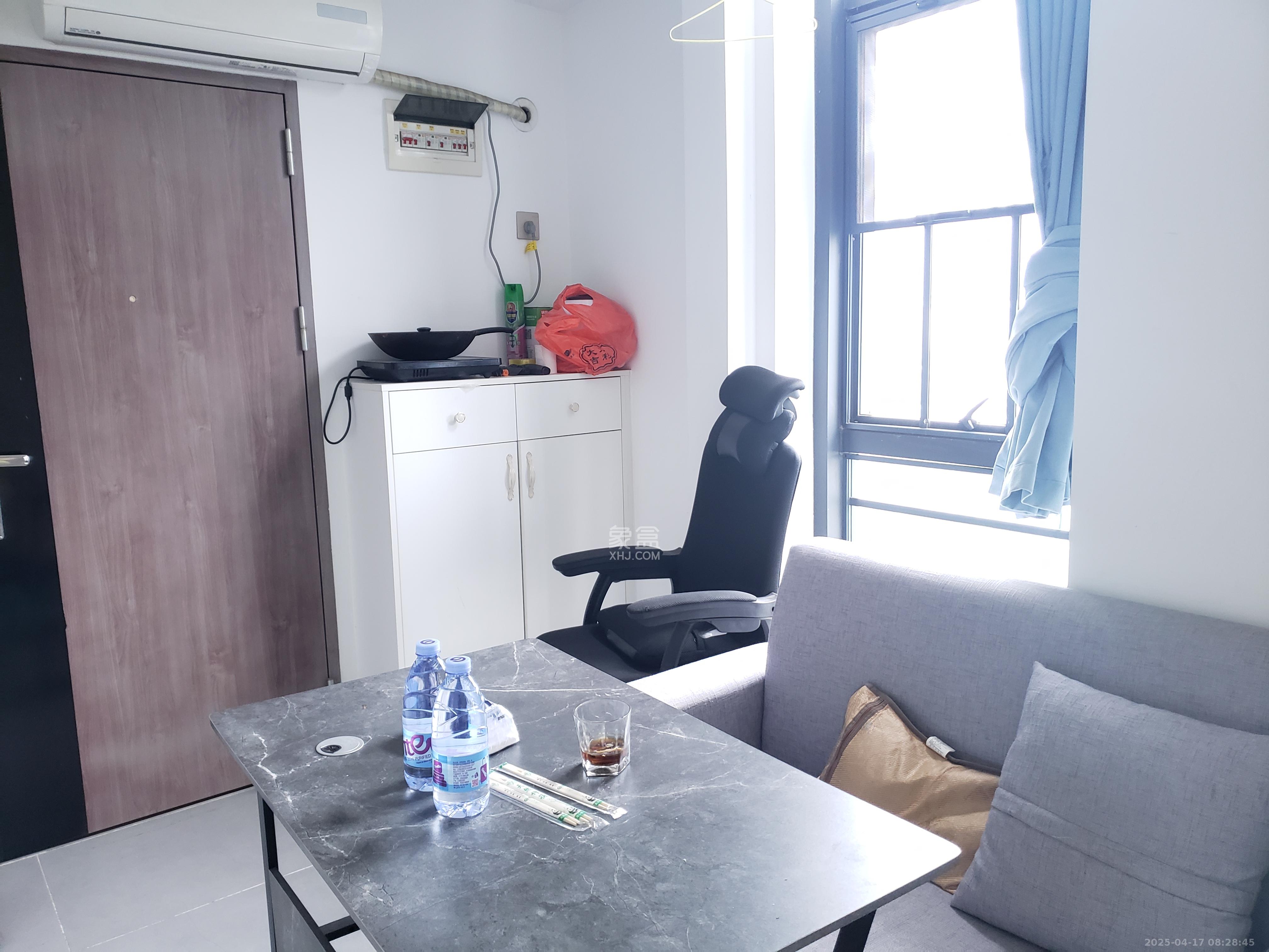 新世界广场 1室1厅1卫 1380.0元/月 新世界广场 1室1厅1卫 1380.0元/月室内图