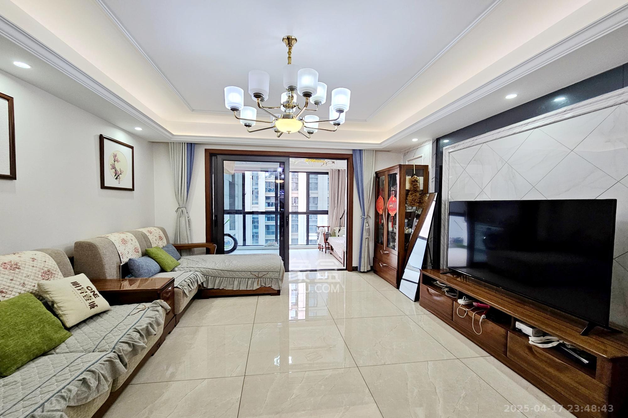 明昇壹城(明昇时代广场)一期  4室2厅1卫    228.0万 明昇壹城(明昇时代广场)一期  4室2厅1卫    228.0万客厅