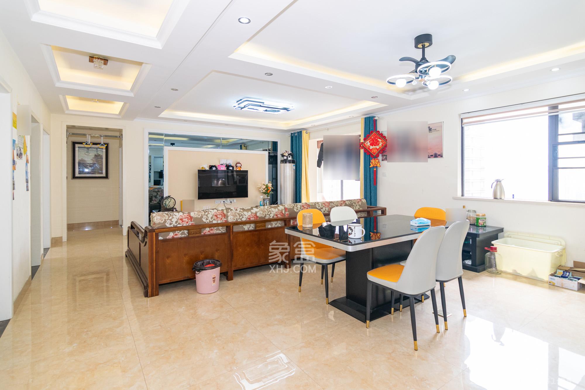 润和紫郡一期 4室2厅2卫 90.0万 润和紫郡一期 4室2厅2卫 90.0万客厅