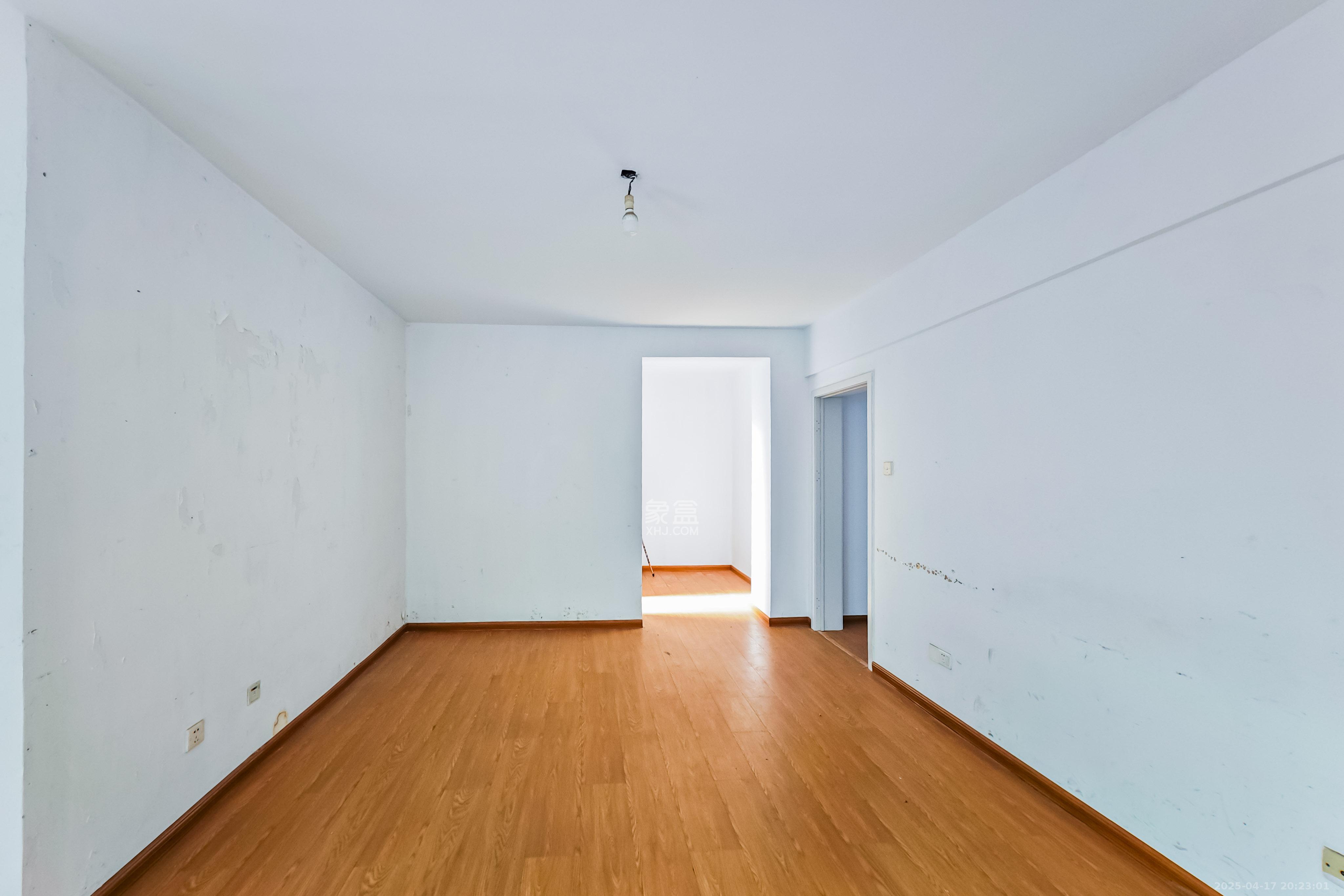 海拔东方  3室2厅2卫    115.0万 海拔东方  3室2厅2卫    115.0万卧室