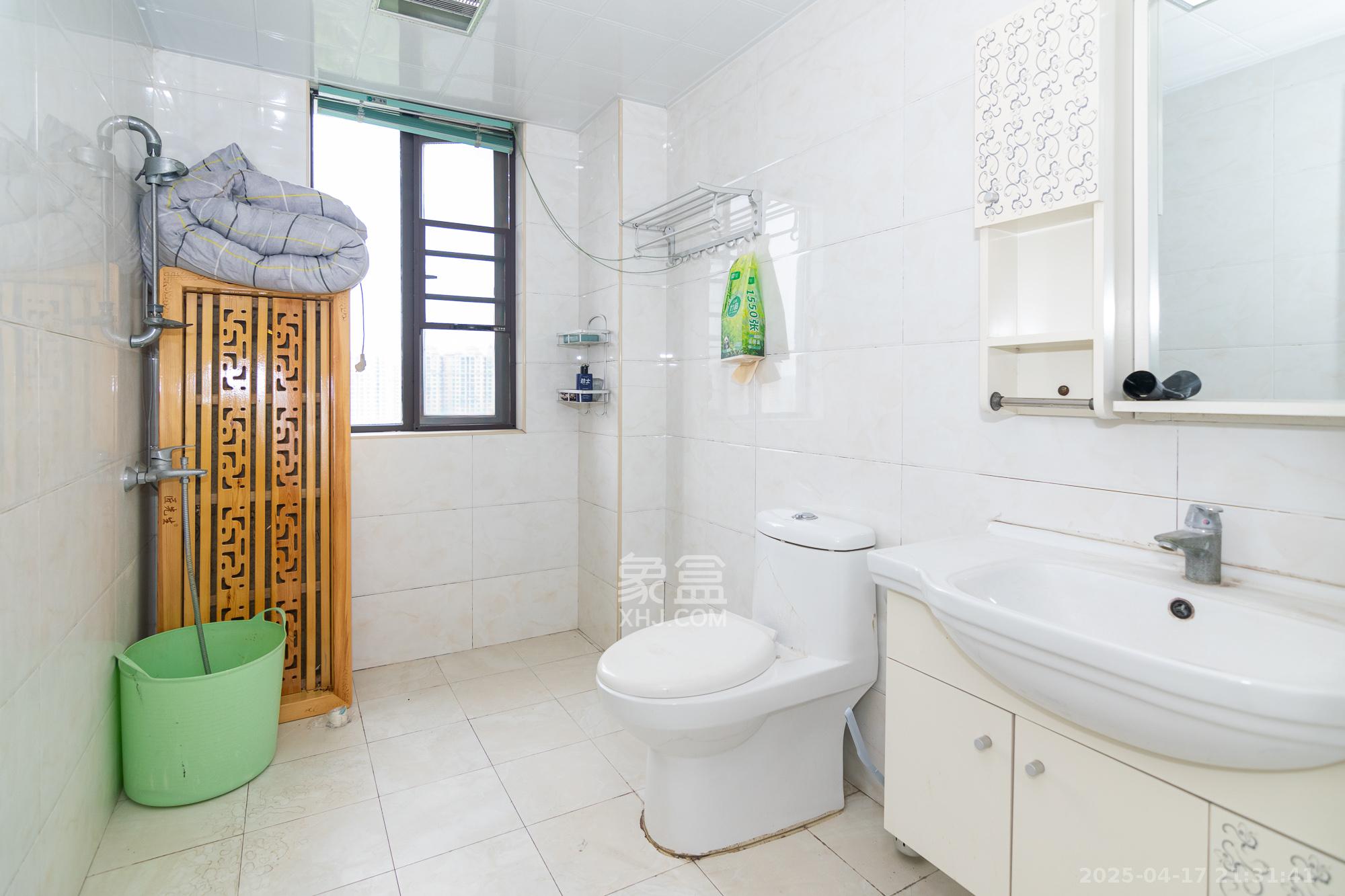 润和紫郡一期 4室2厅2卫 90.0万 润和紫郡一期 4室2厅2卫 90.0万卫生间