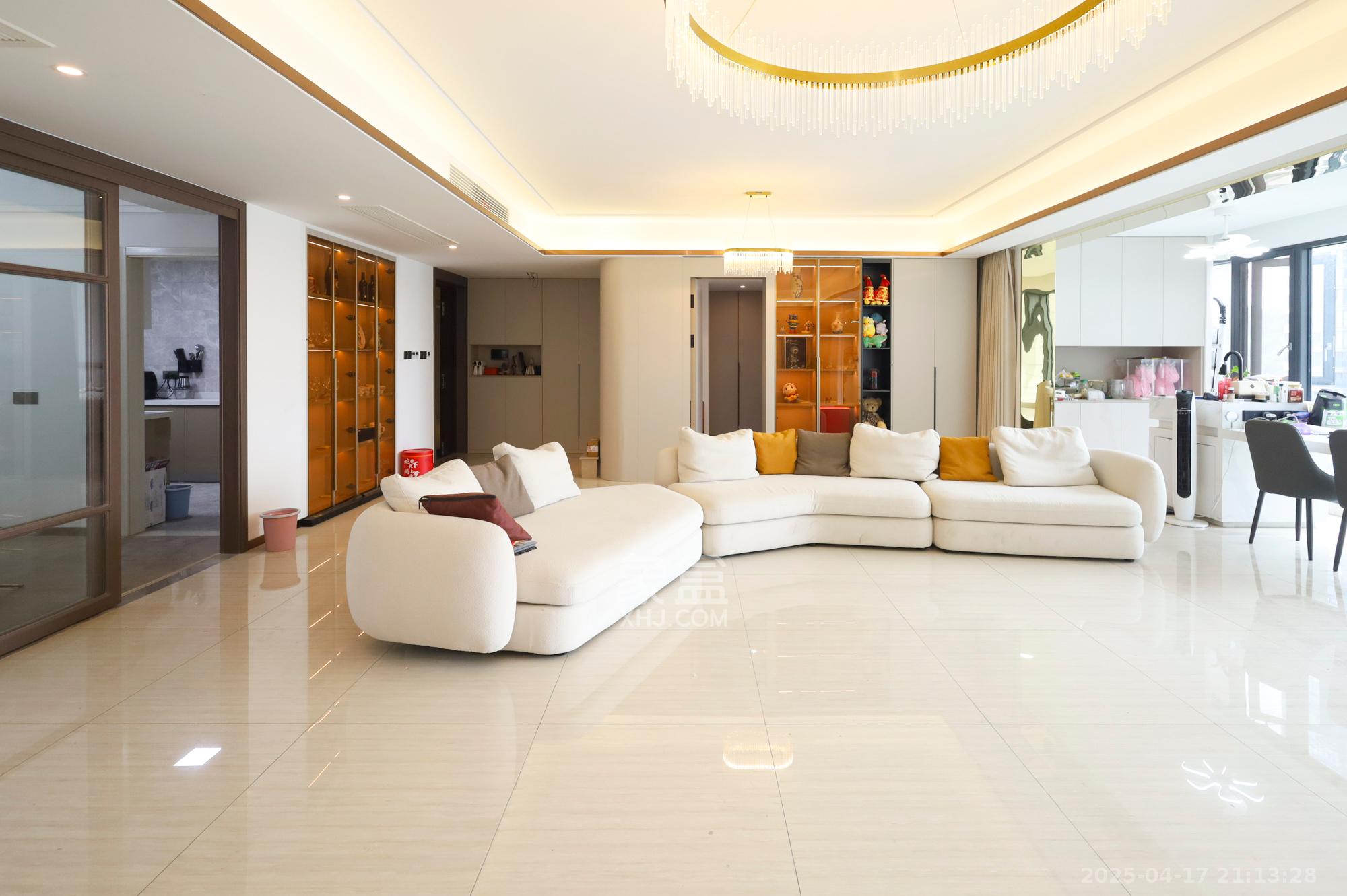 长沙万境潇湘 5室2厅2卫 298.6万 长沙万境潇湘 5室2厅2卫 298.6万客厅