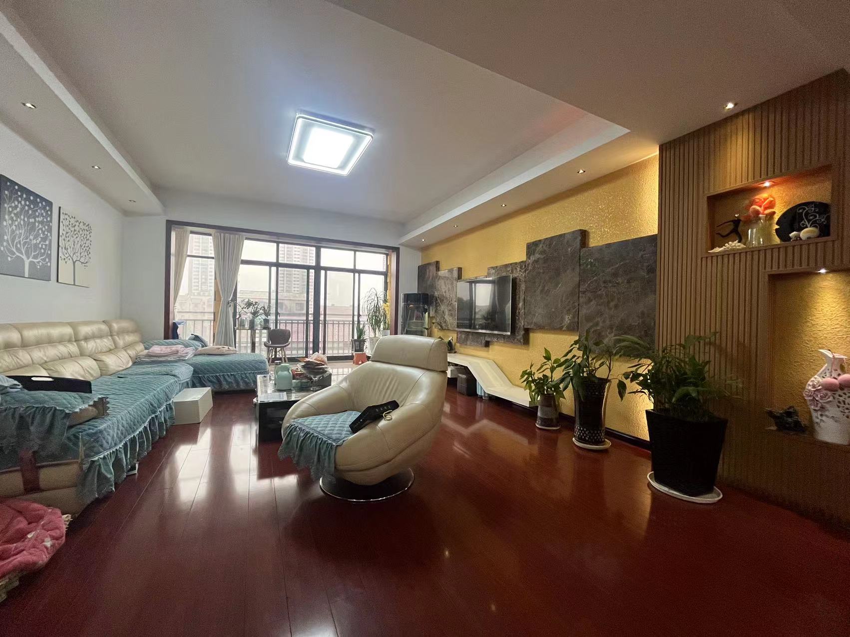 世纪嘉苑 4室2厅1卫 2200.0元/月 世纪嘉苑 4室2厅1卫 2200.0元/月室内图