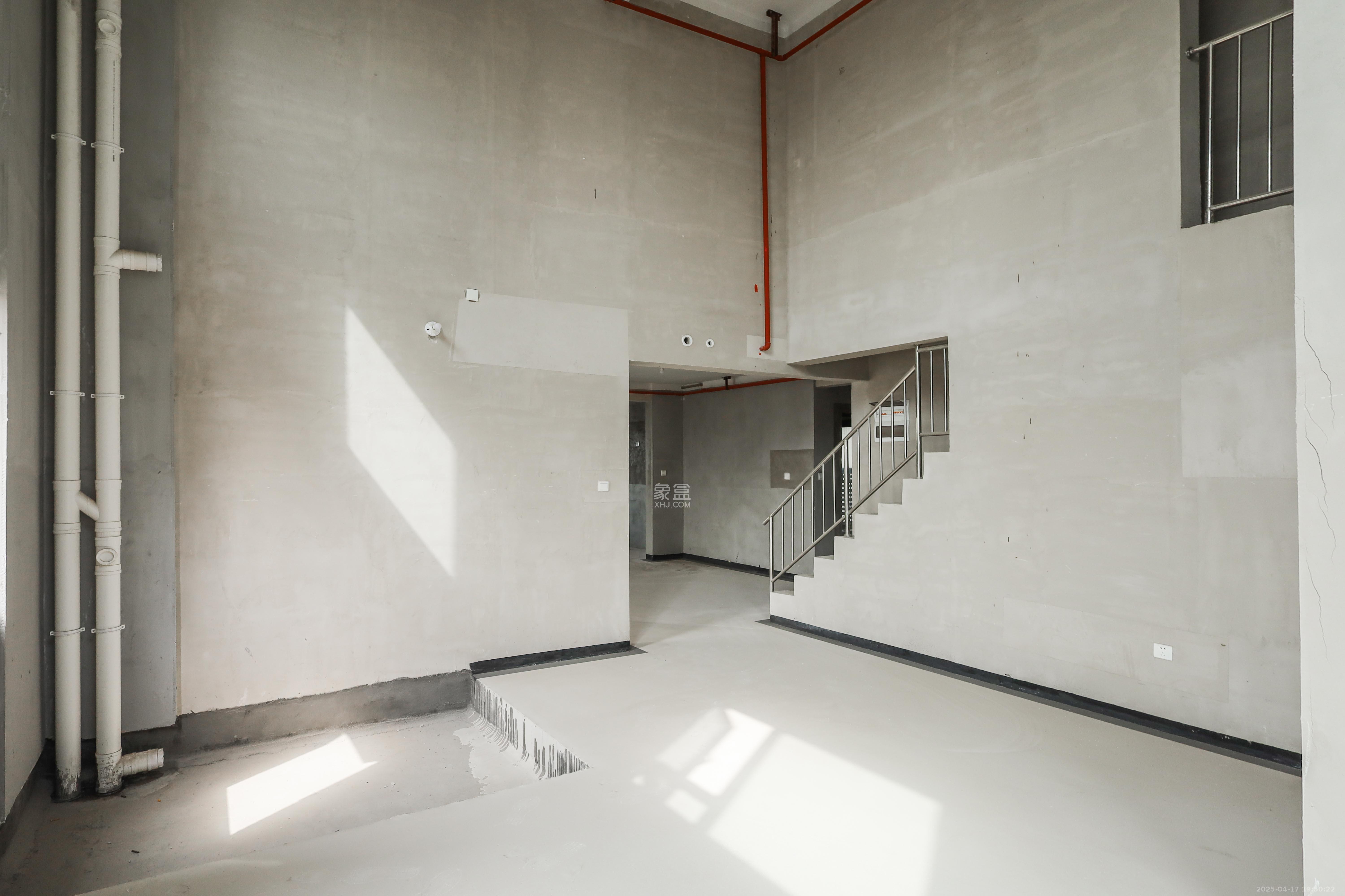 建发央著  4室2厅2卫   220.00万客厅