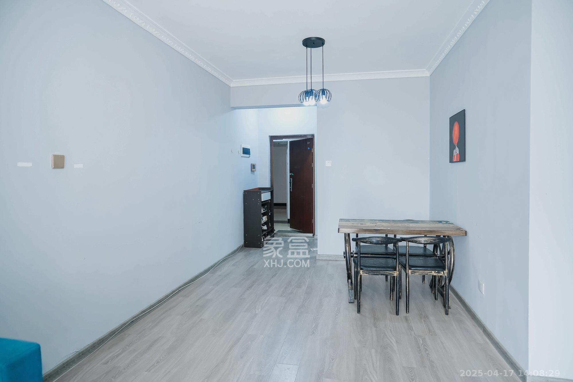 和悦城(蟠龙景苑) 3室2厅2卫 62.0万 和悦城(蟠龙景苑) 3室2厅2卫 62.0万客厅